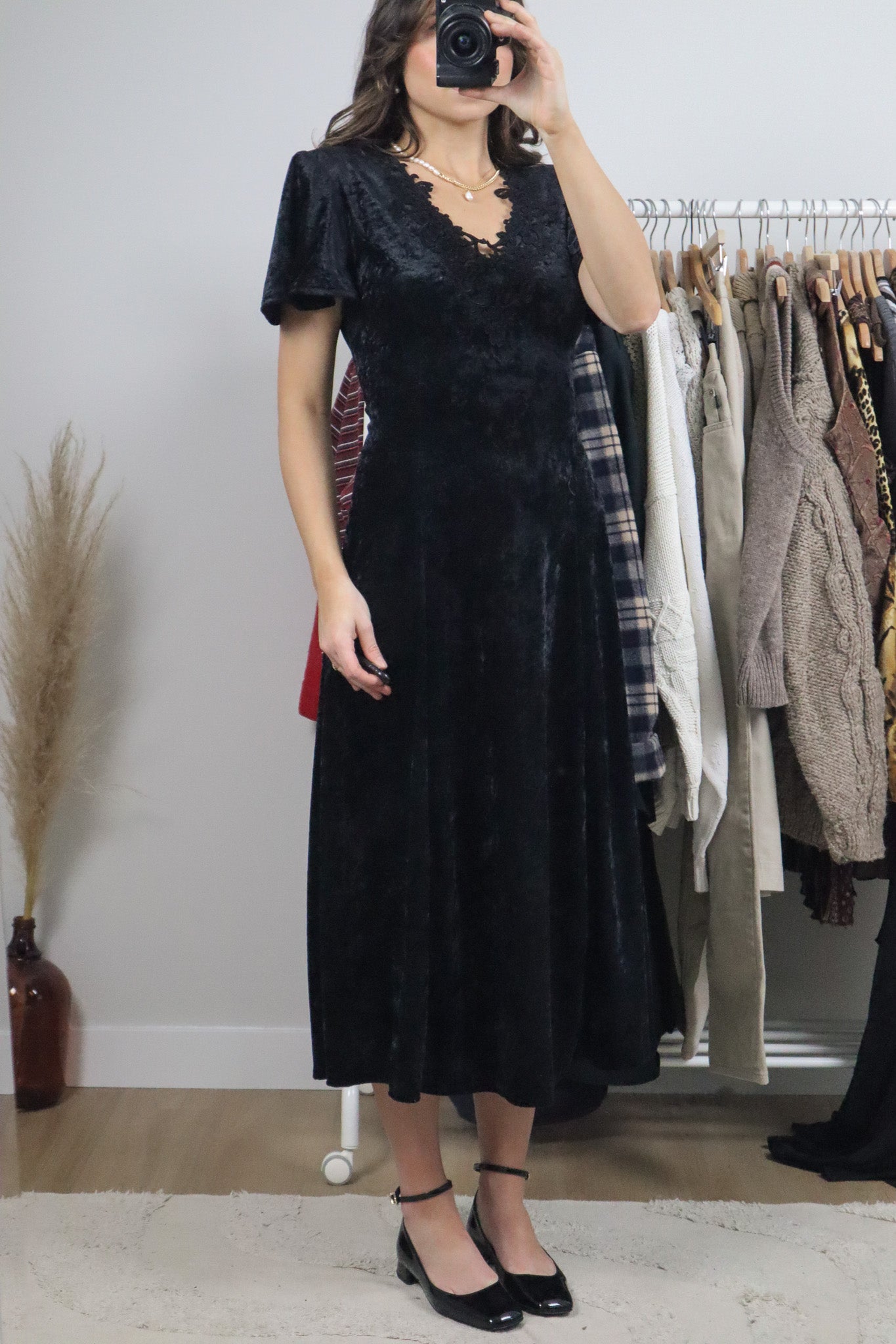 Made in Canada x Vintage x Velvet Lace-Up Maxi Dress (XS/S)