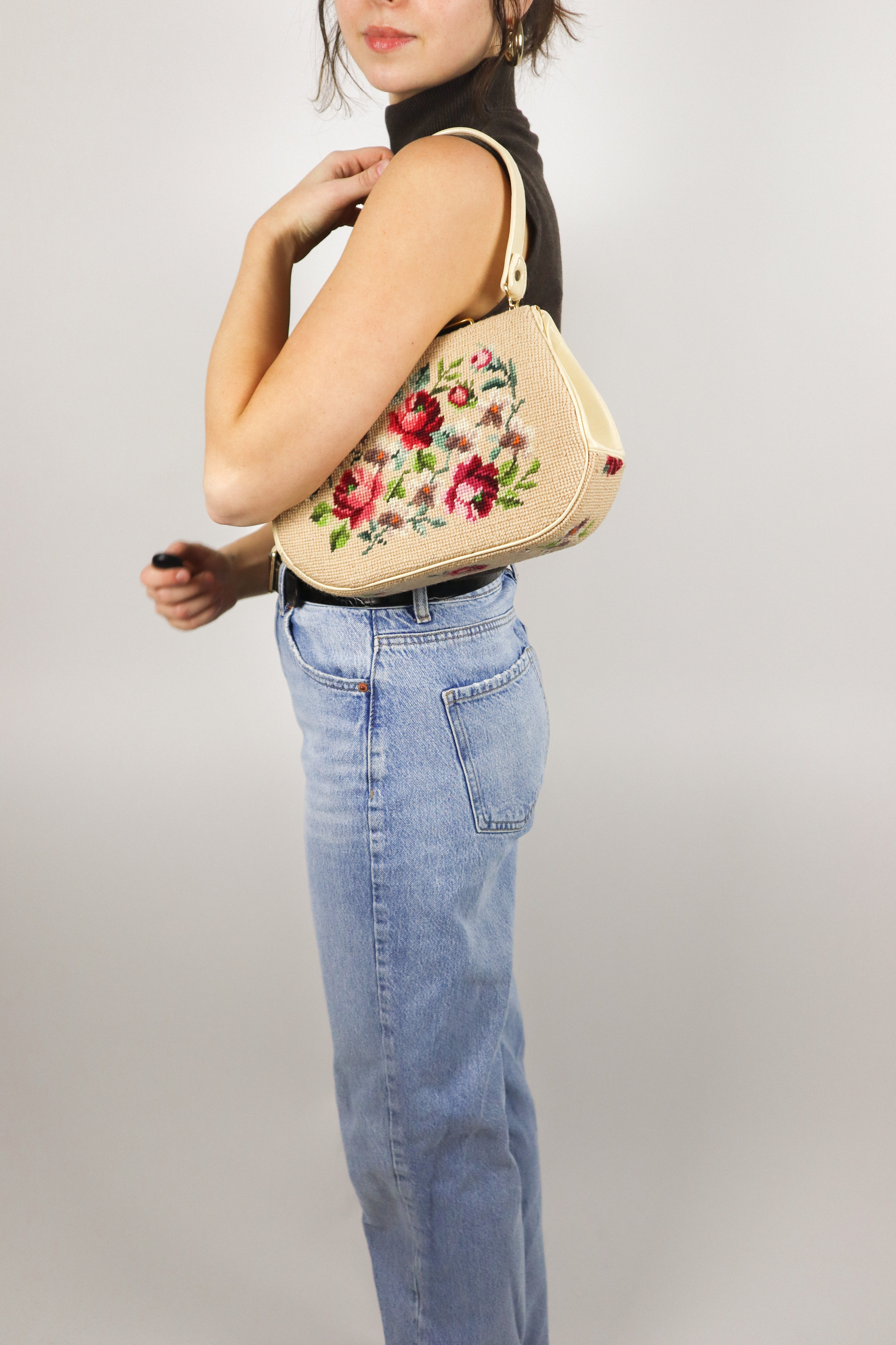 Made in Canada x Vintage 1960s x Needle Point Bag
