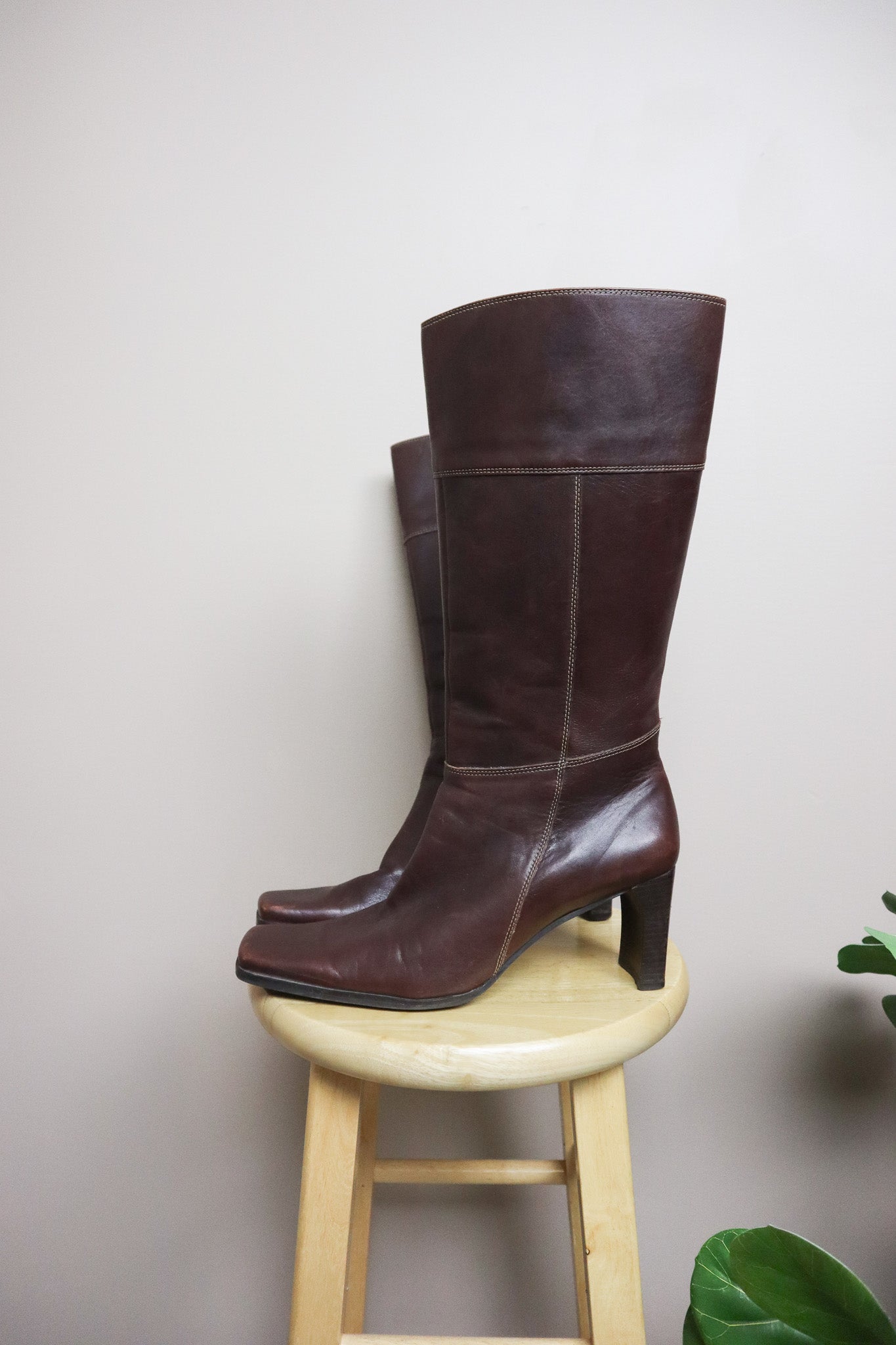 Vintage x Leather Boots (9.5/10)