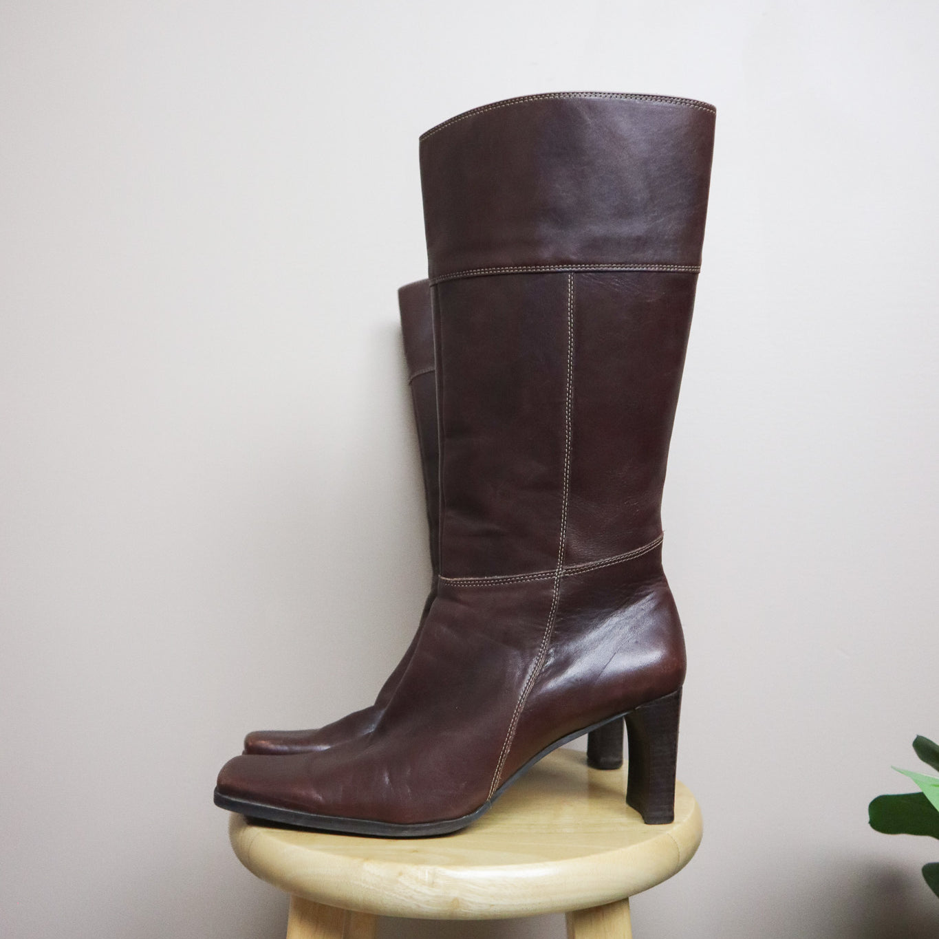 Vintage x Leather Boots (9.5/10)