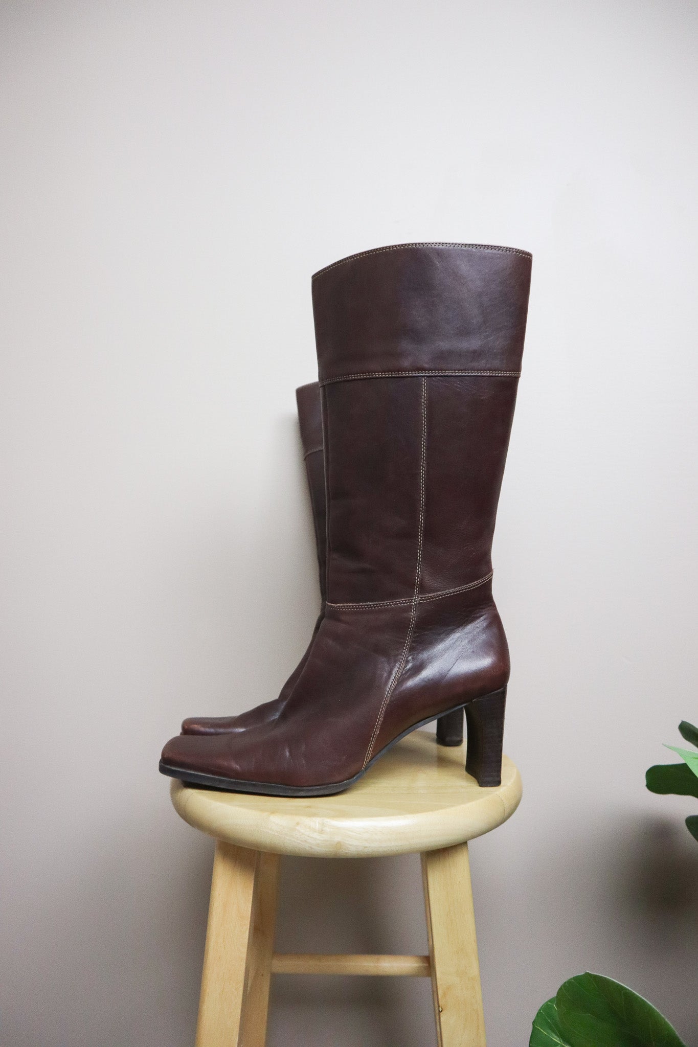 Vintage x Leather Boots (9.5/10)