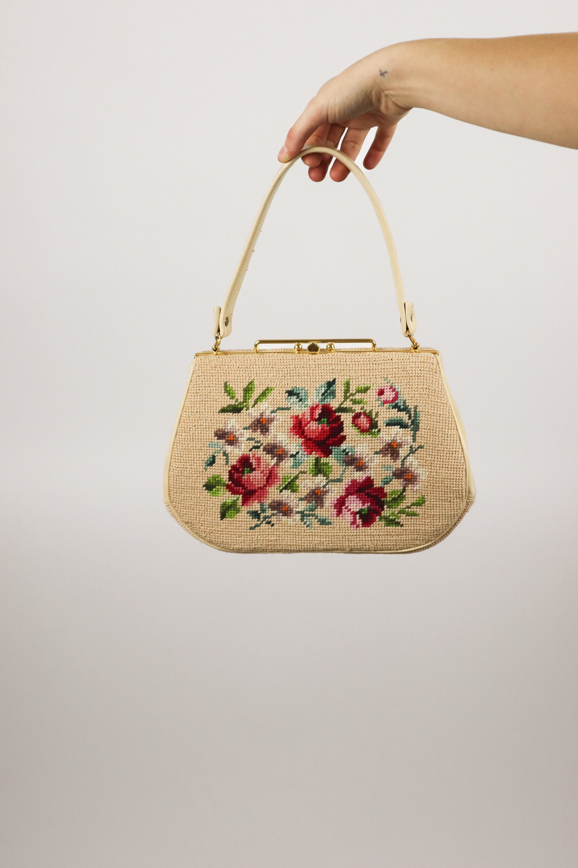 Made in Canada x Vintage 1960s x Needle Point Bag