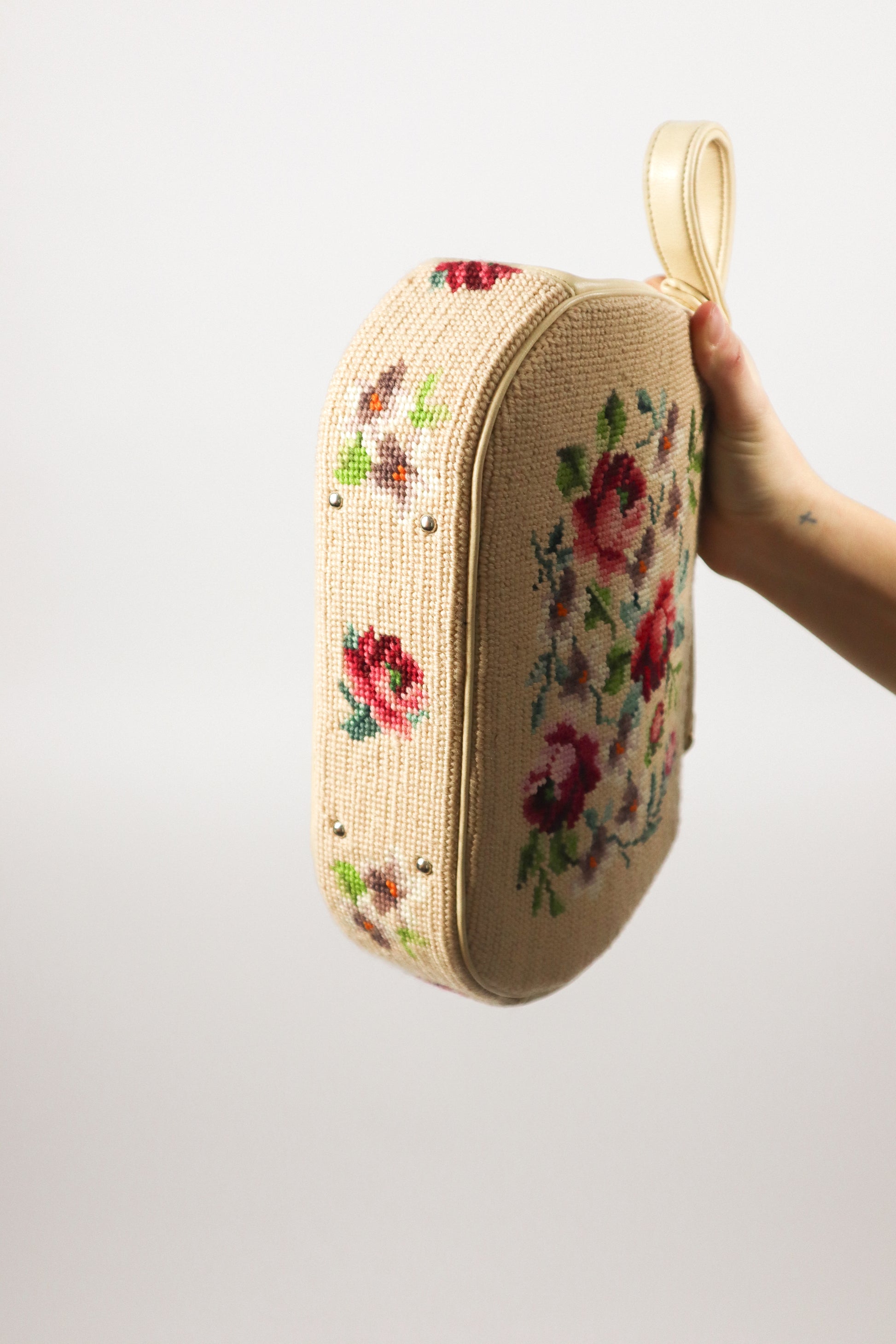 Made in Canada x Vintage 1960s x Needle Point Bag