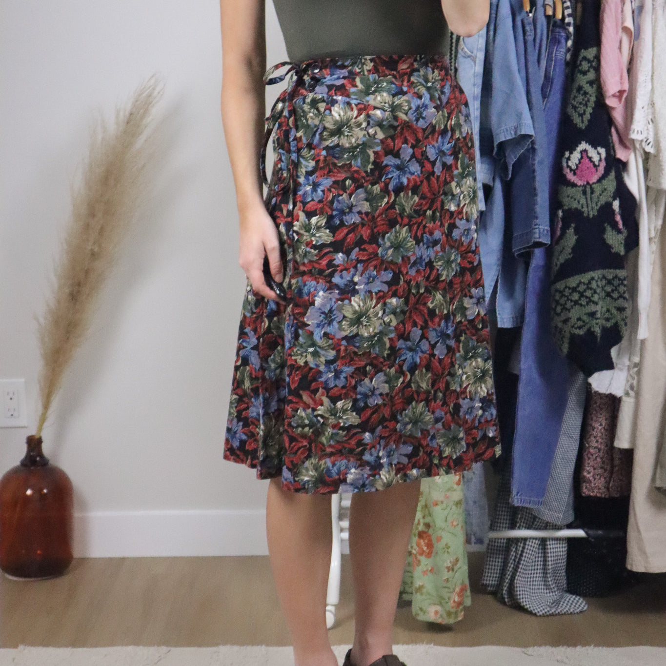 Made in Canada x Vintage x Wrap Floral Midi Skirt (XXS)