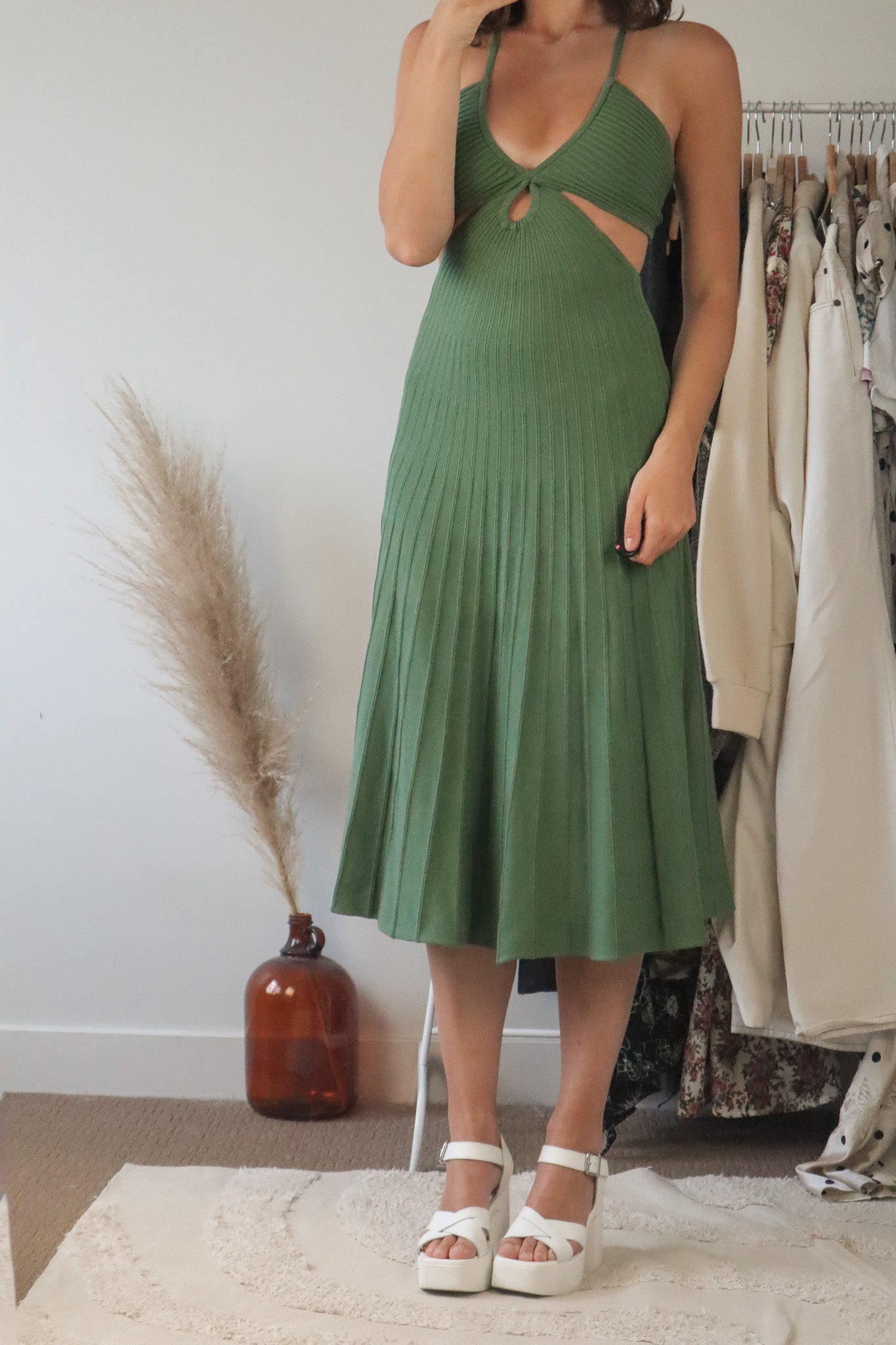 Modern x Cut-Out Dress (S)
