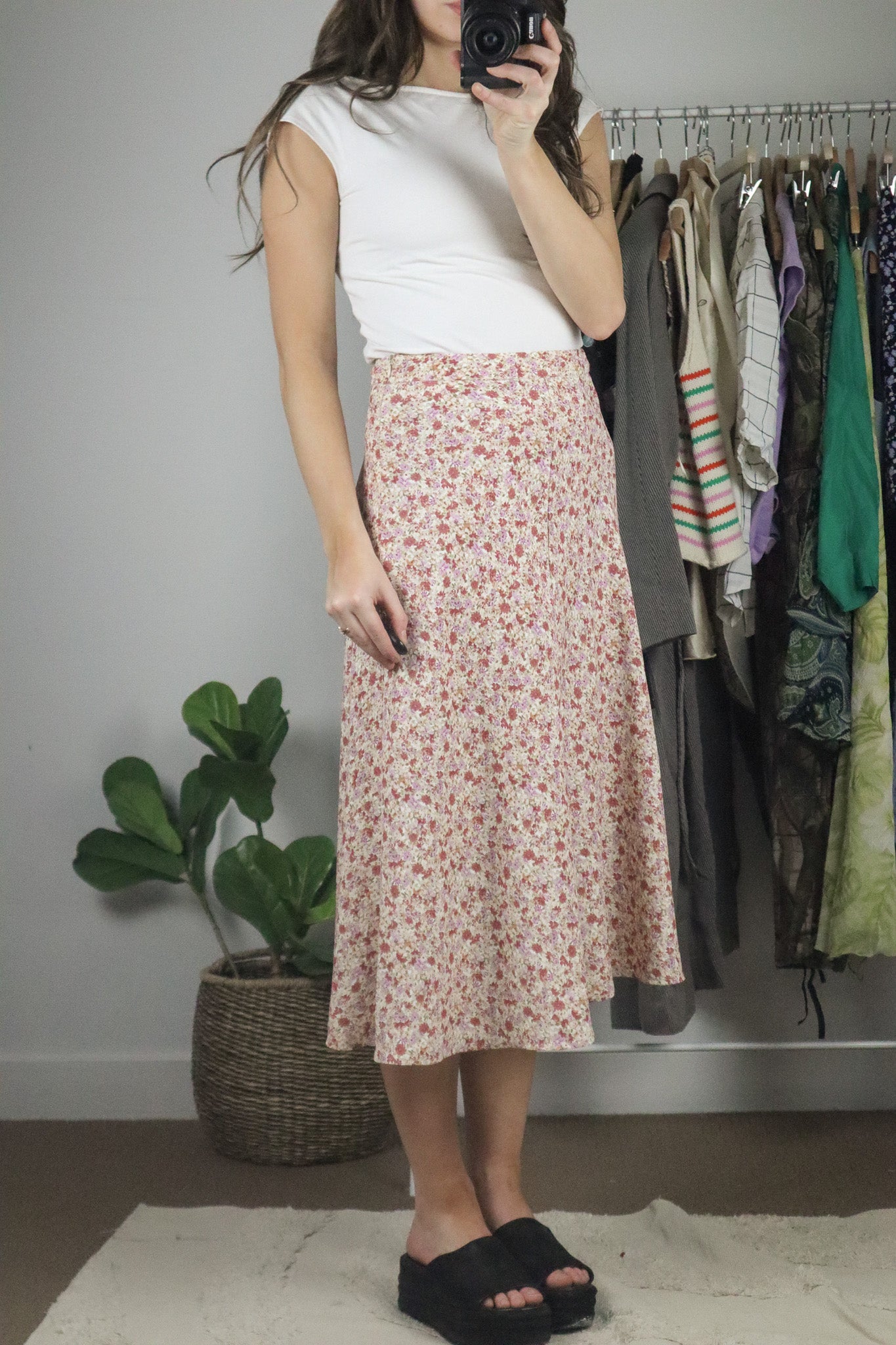 Modern x Midi Skirt (2/4)