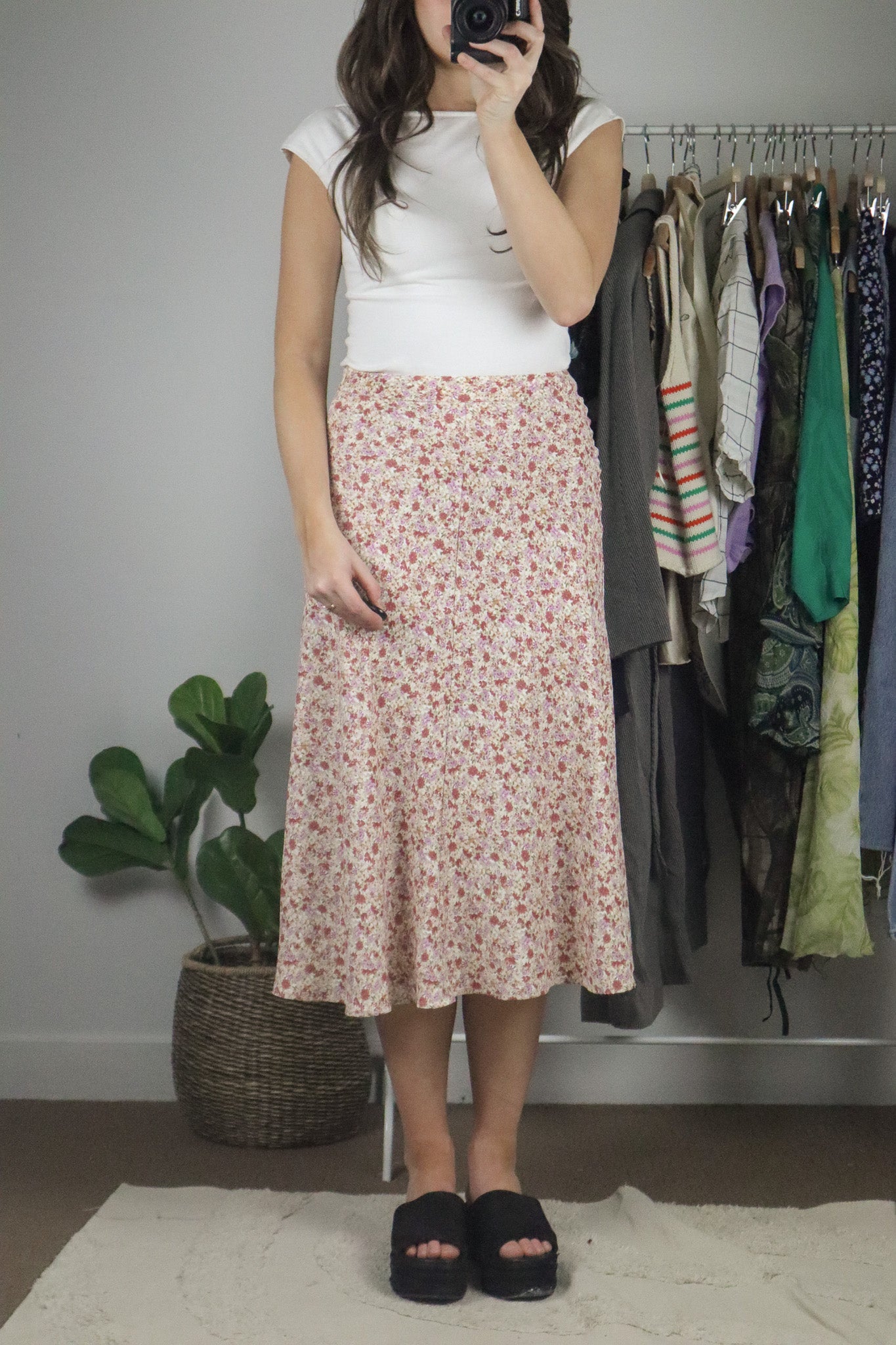 Modern x Midi Skirt (2/4)