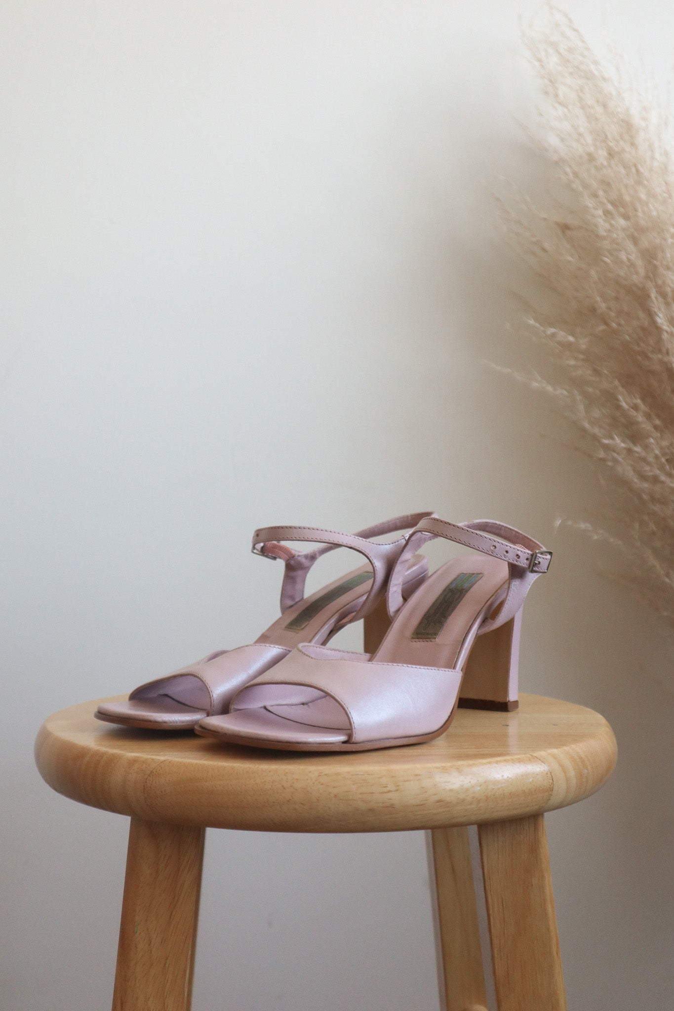 Vintage x Hand Made Leather Heels (5/5.5)
