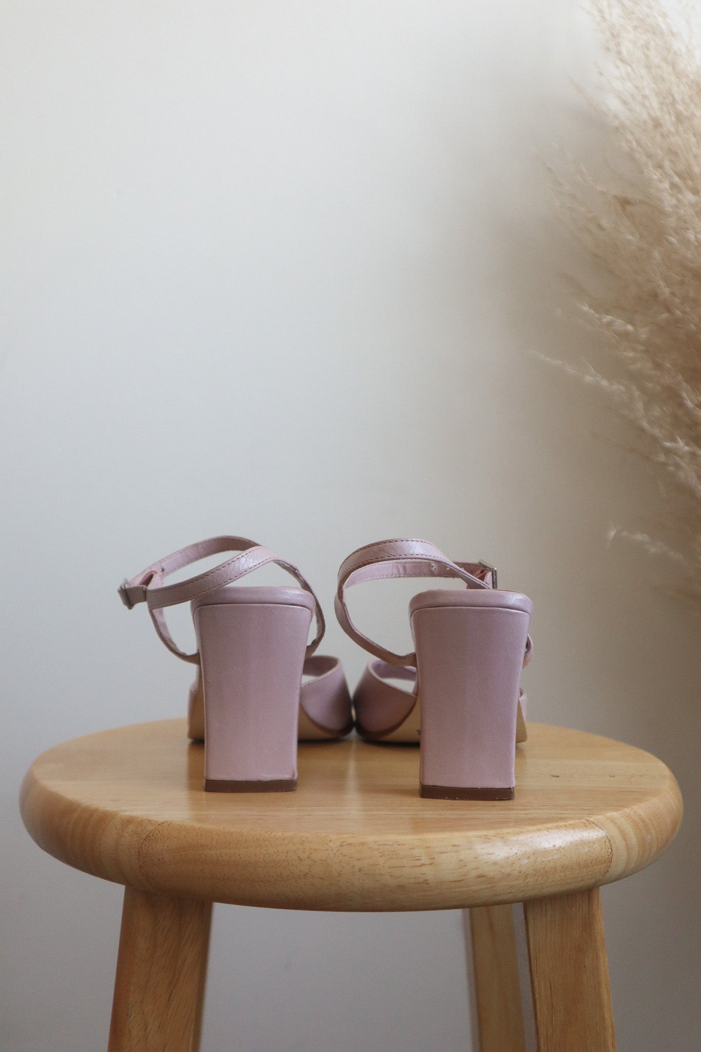 Vintage x Hand Made Leather Heels (5/5.5)