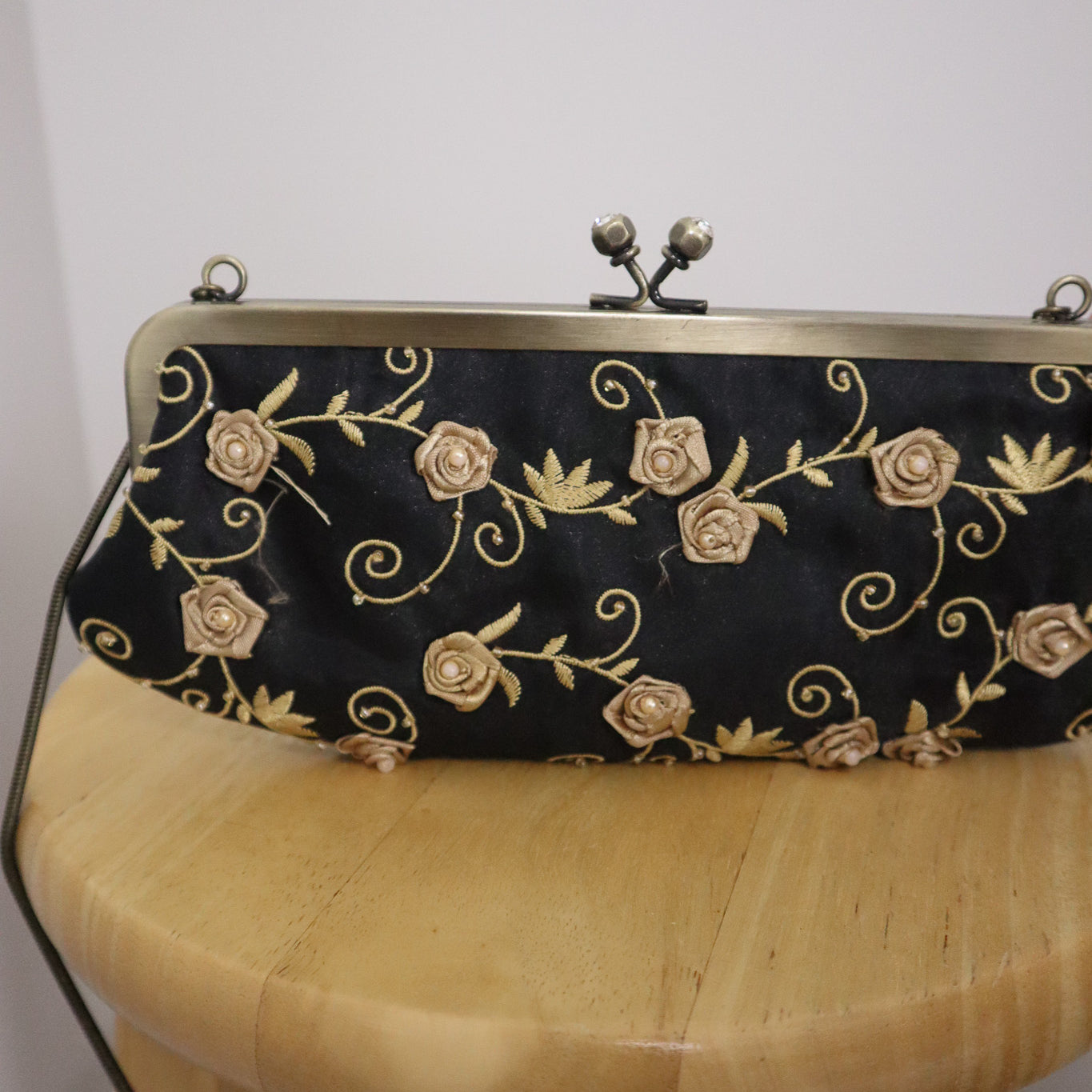 Vintage x Embroidered/Beaded Purse