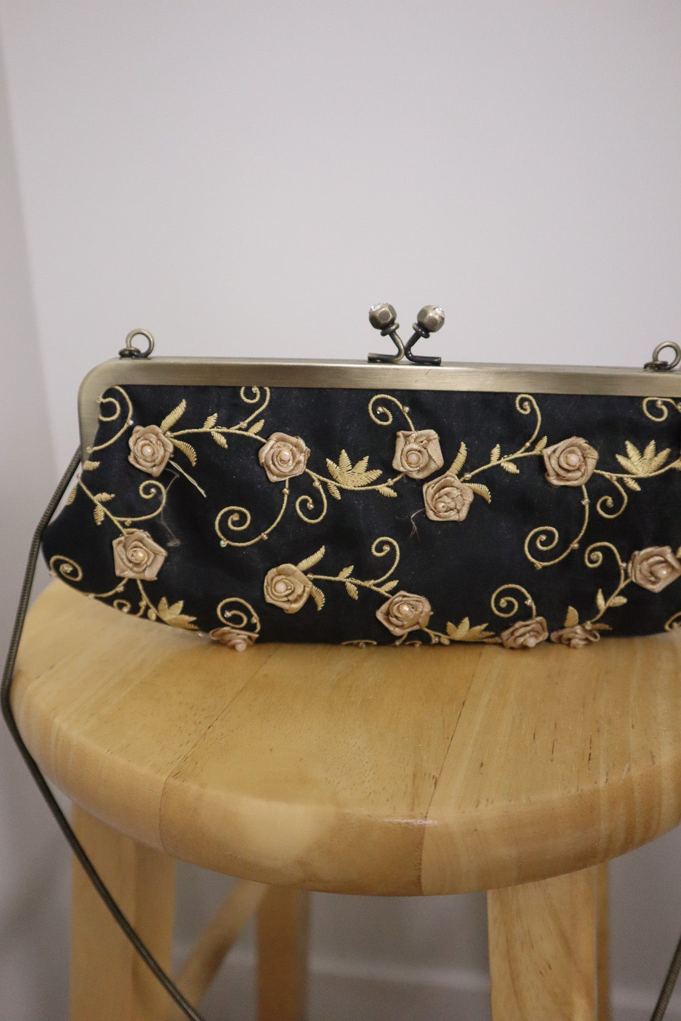 Vintage x Embroidered/Beaded Purse
