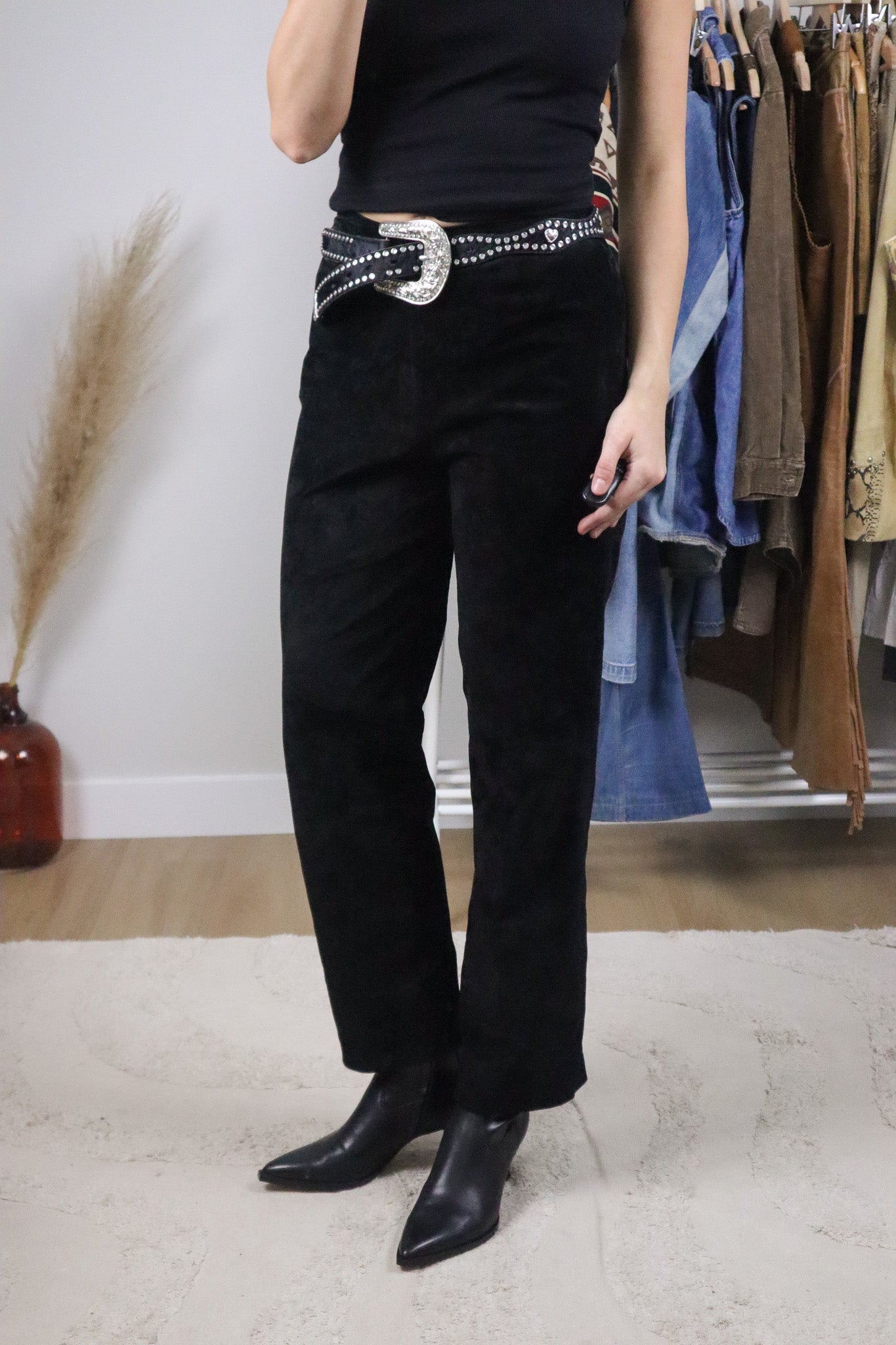 Made in Canada x Vintage x Danier Suede Midrise Straight Leg Pants (2/4)