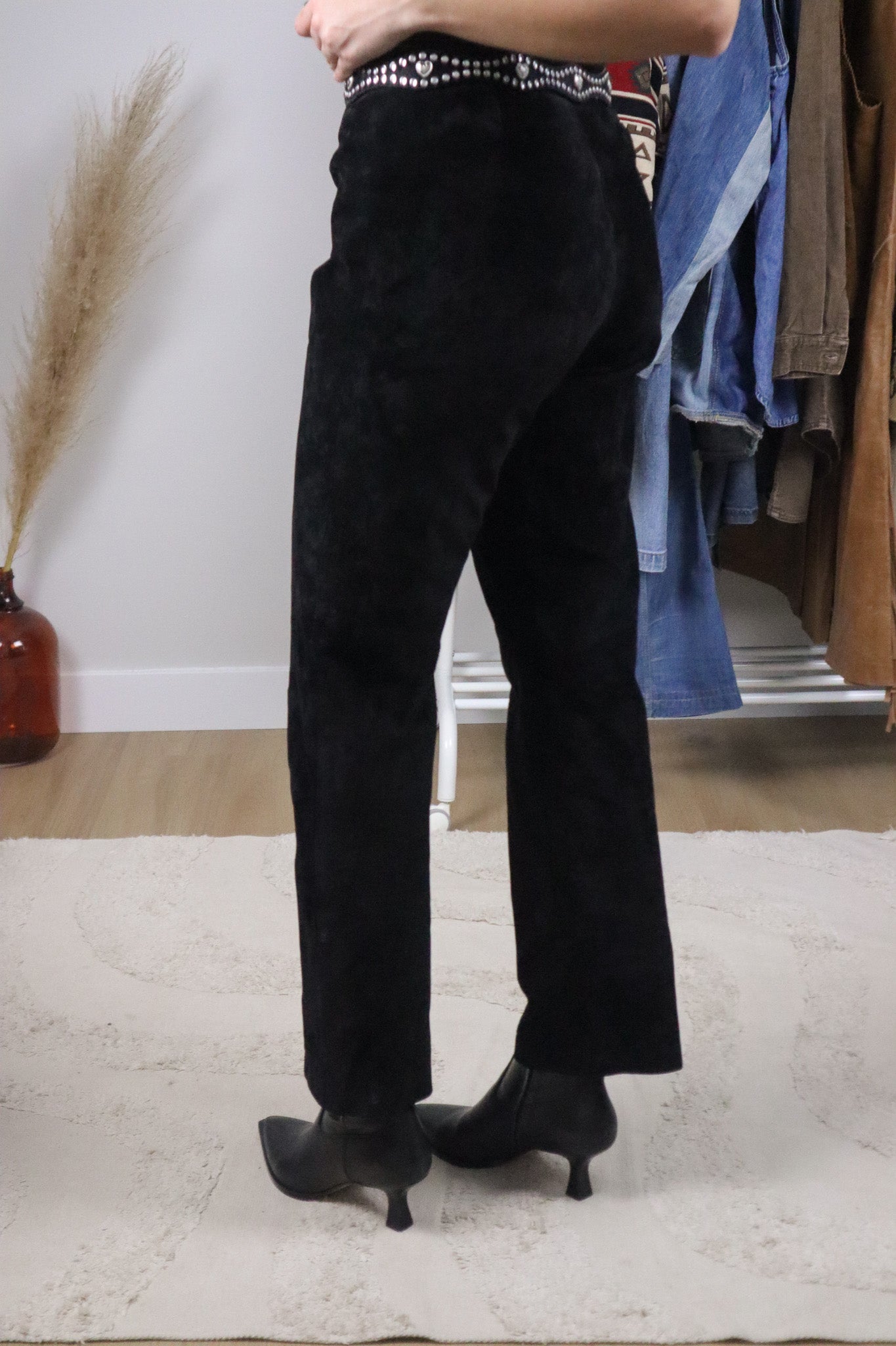 Made in Canada x Vintage x Danier Suede Midrise Straight Leg Pants (2/4)