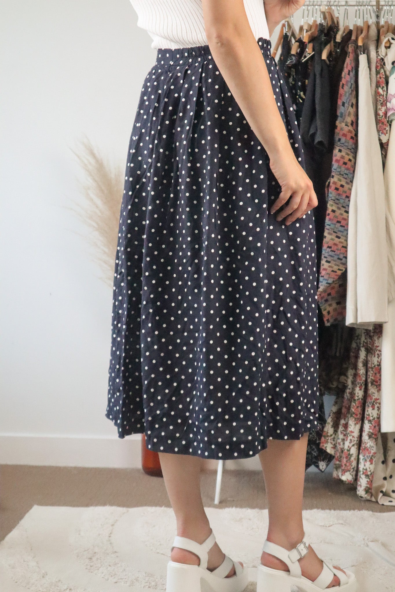 Made in Canada x Vintage x Polka Dot Midi Skirt (2/4)