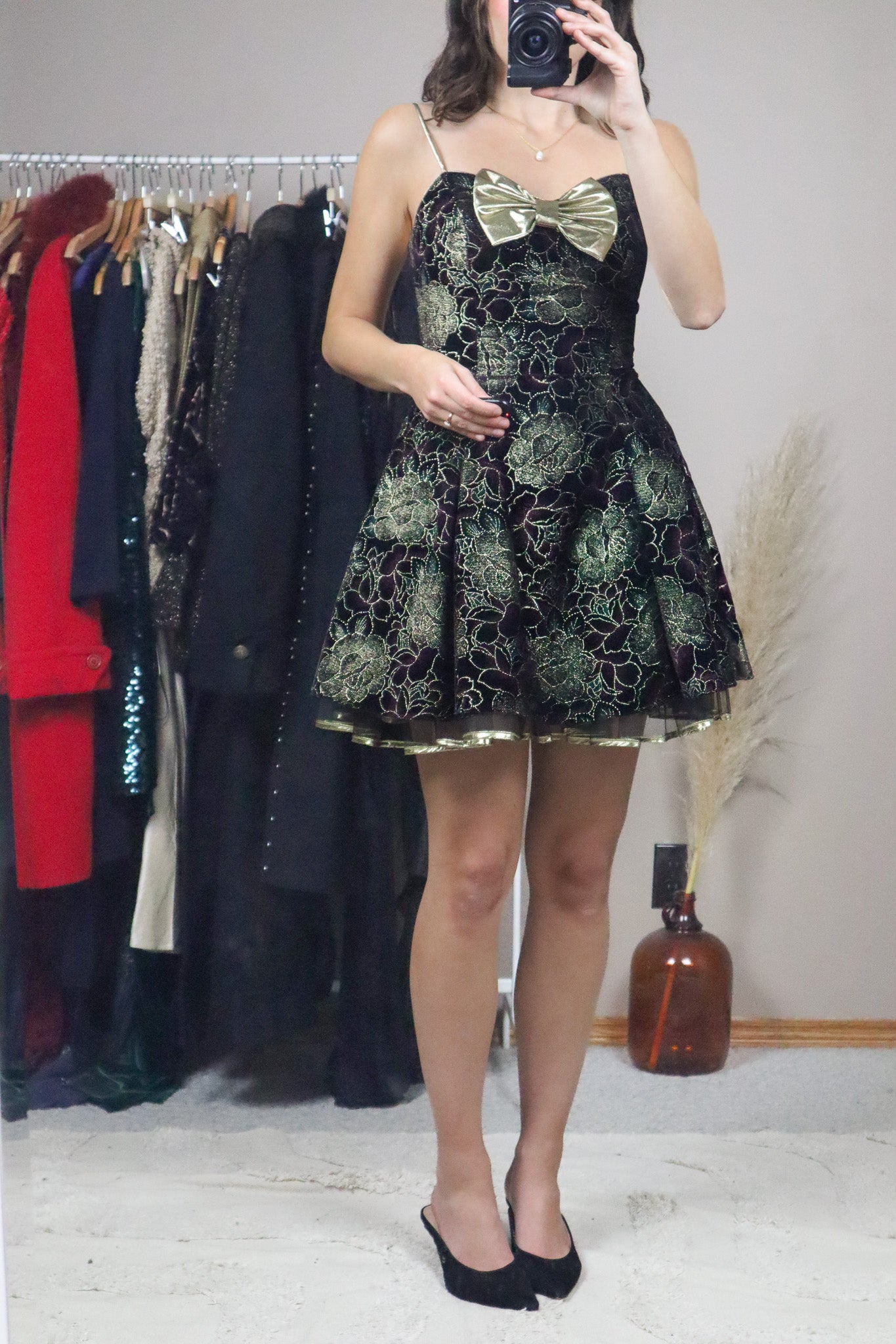 Made in USA x Vintage x Bow Simmer Velvet Mini Dress (2/4)