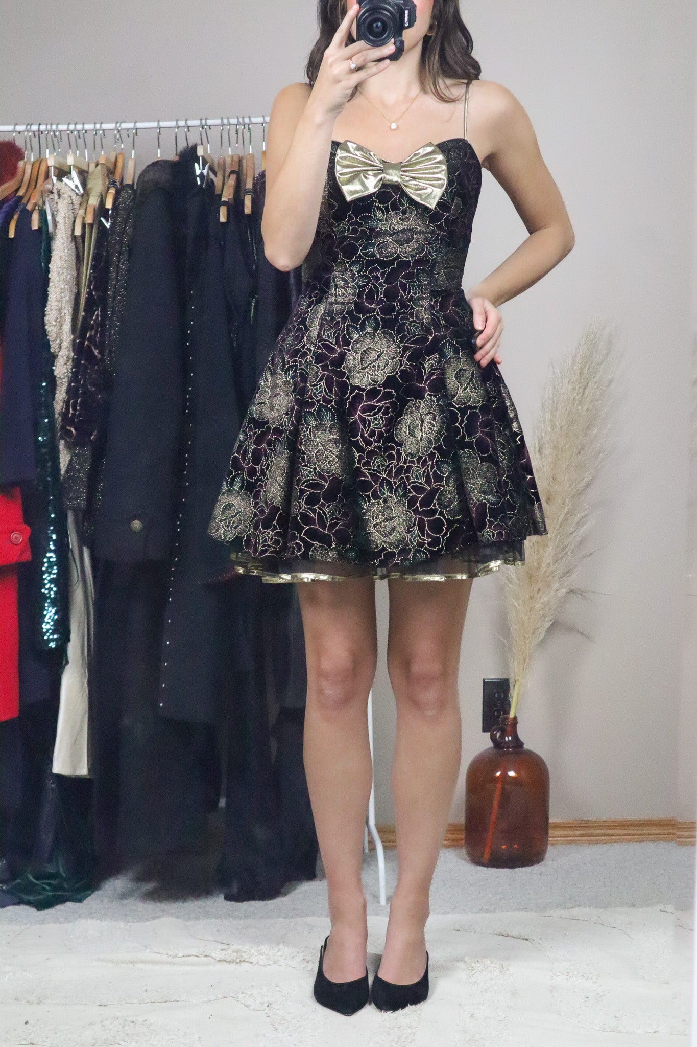 Made in USA x Vintage x Bow Simmer Velvet Mini Dress (2/4)