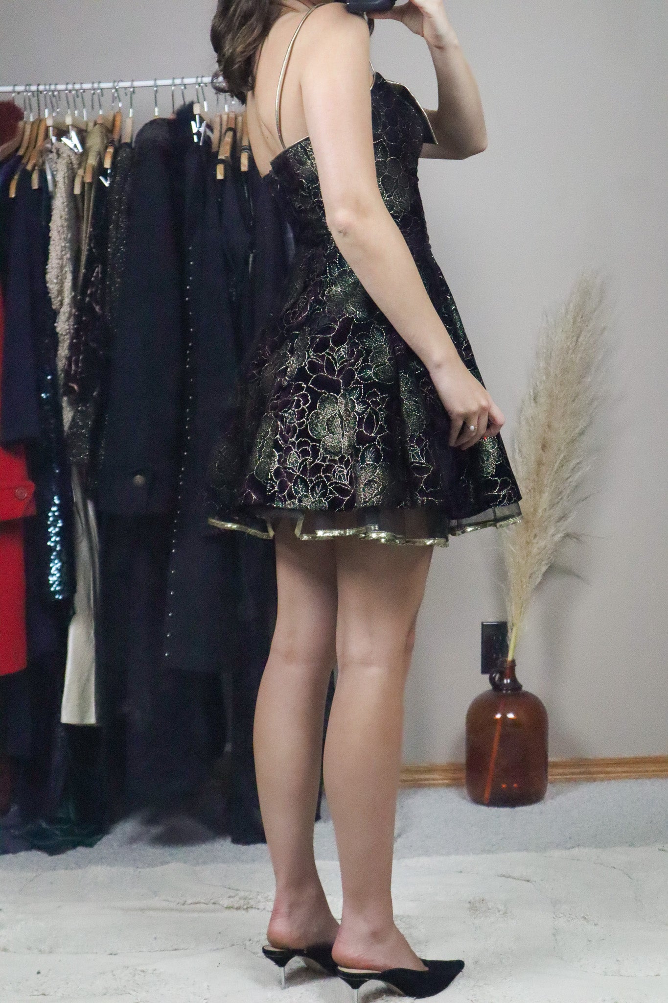 Made in USA x Vintage x Bow Simmer Velvet Mini Dress (2/4)