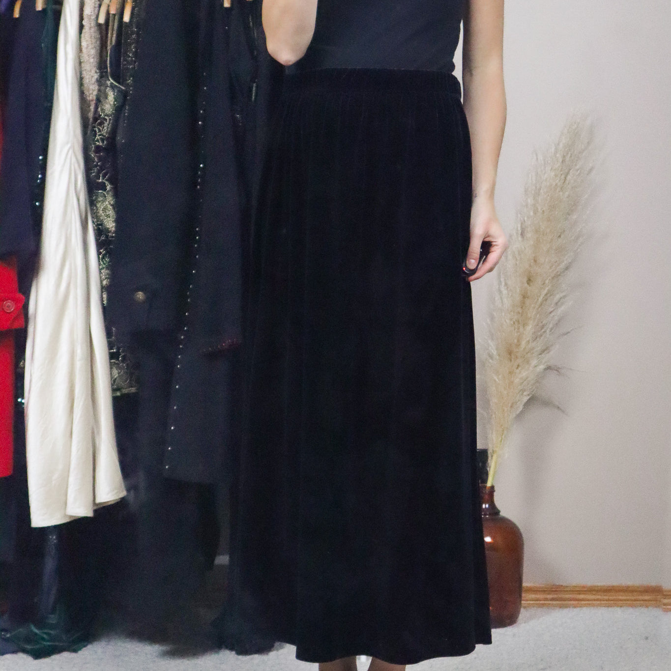 Vintage x Velvet Maxi Skirt (M/L)