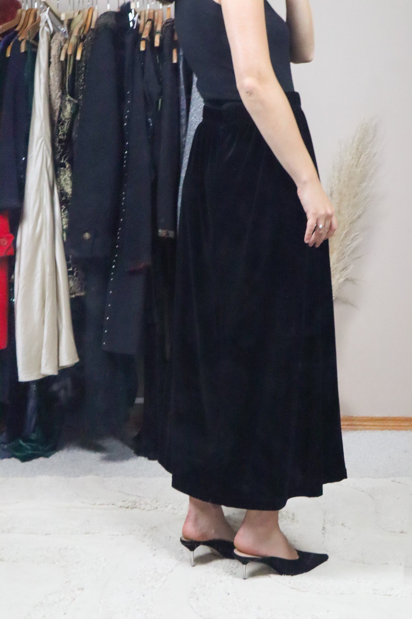Vintage x Velvet Maxi Skirt (M/L)