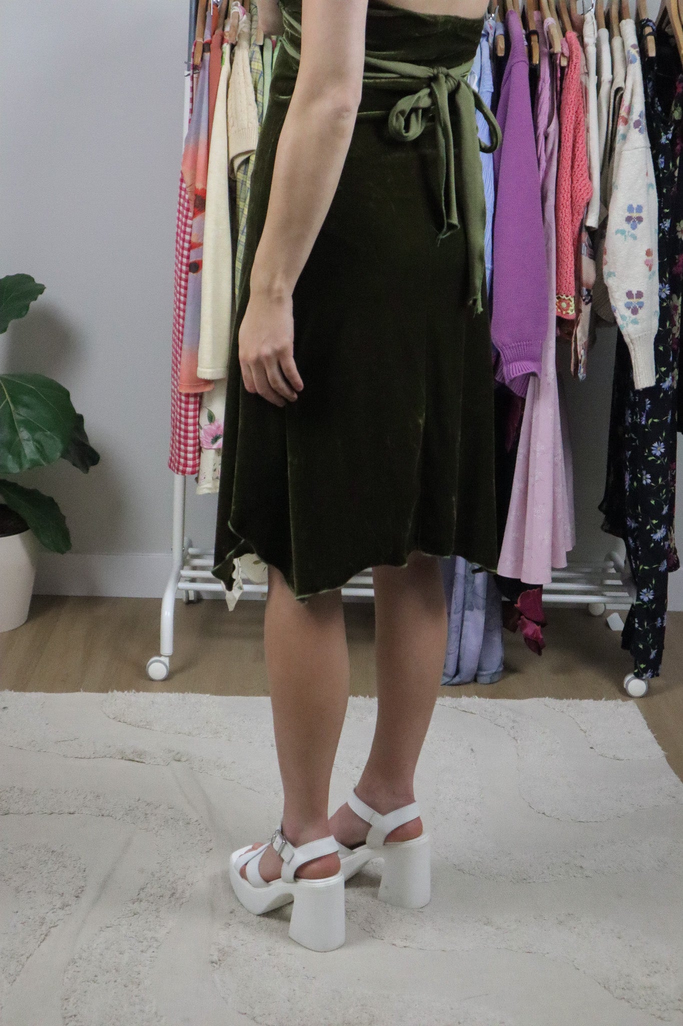 Made in USA x Vintage x Velvet Halter Midi Dress (S/M)