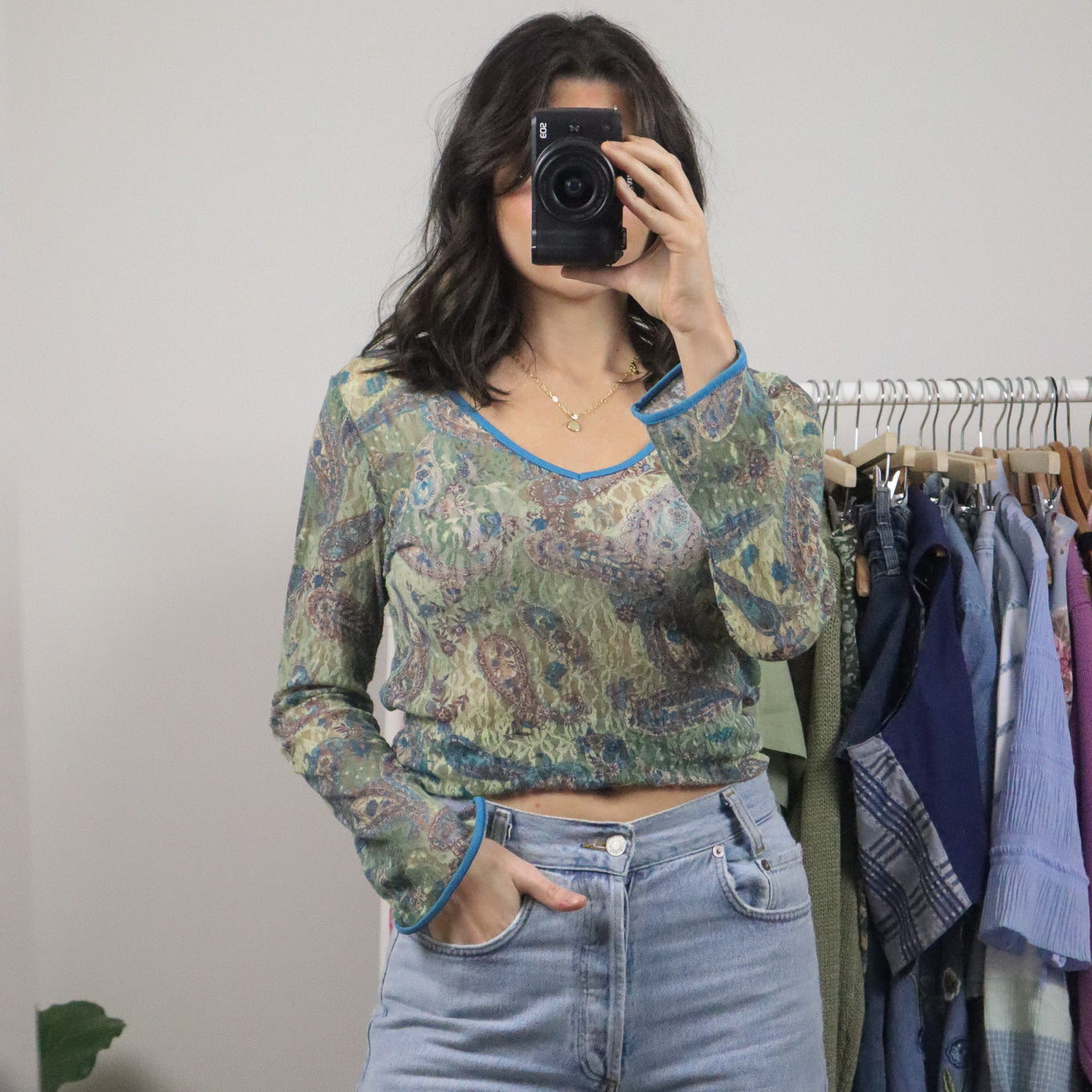 Made in Canada x Vintage x Paisley Lace Bell-Sleeve Top (M)