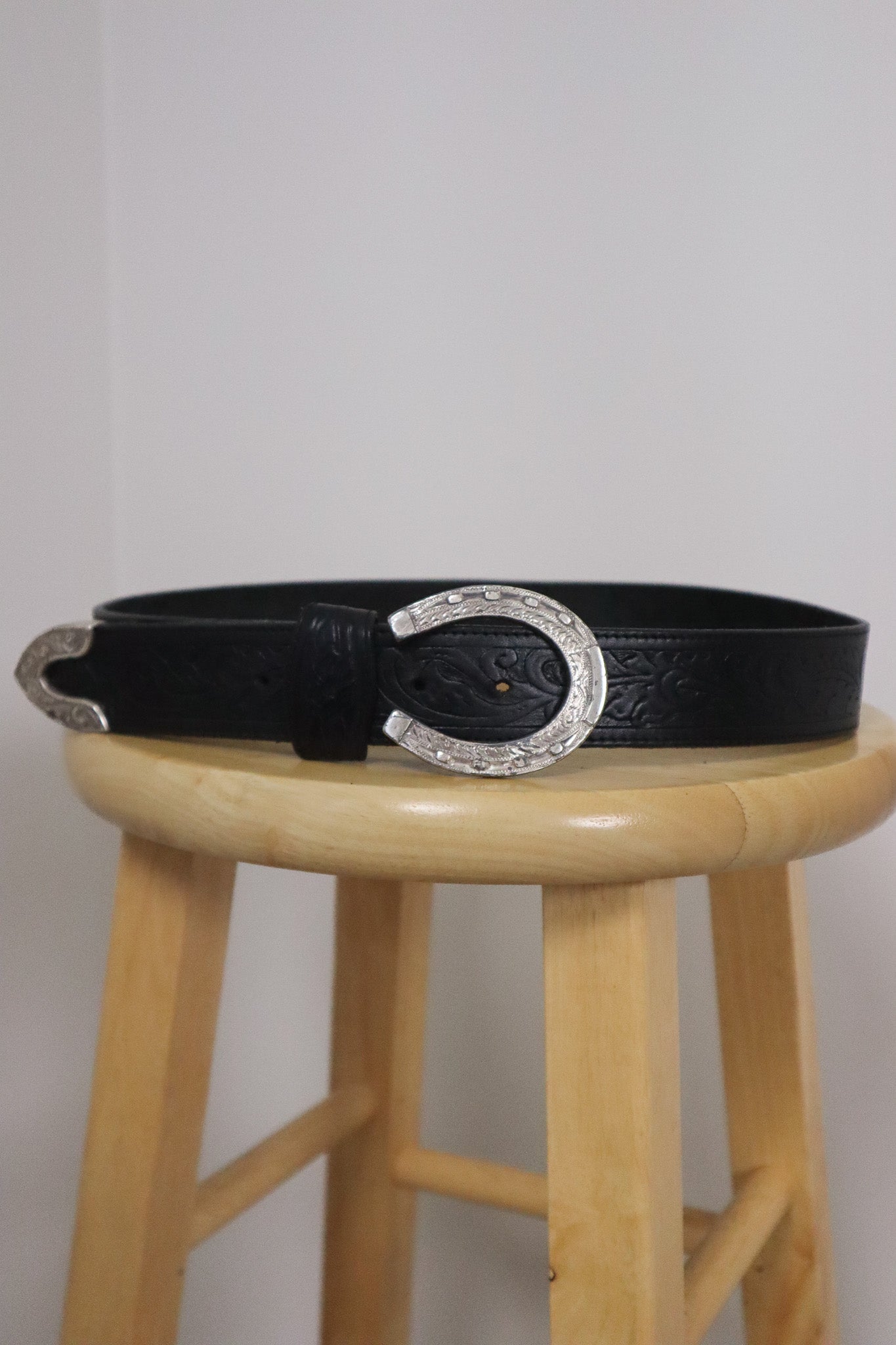 Vintage x Leather Horseshoe Belt (M)