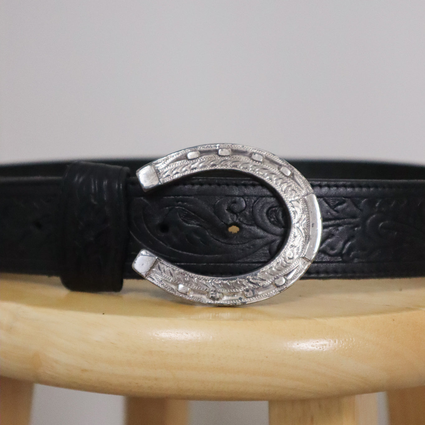 Vintage x Leather Horseshoe Belt (M)