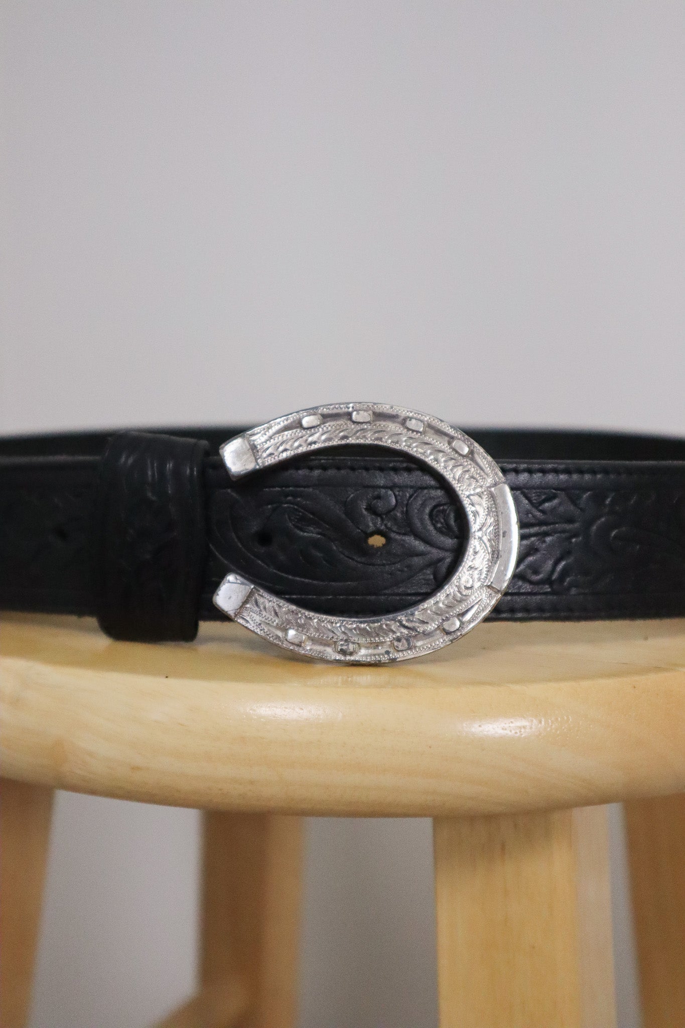 Vintage x Leather Horseshoe Belt (M)