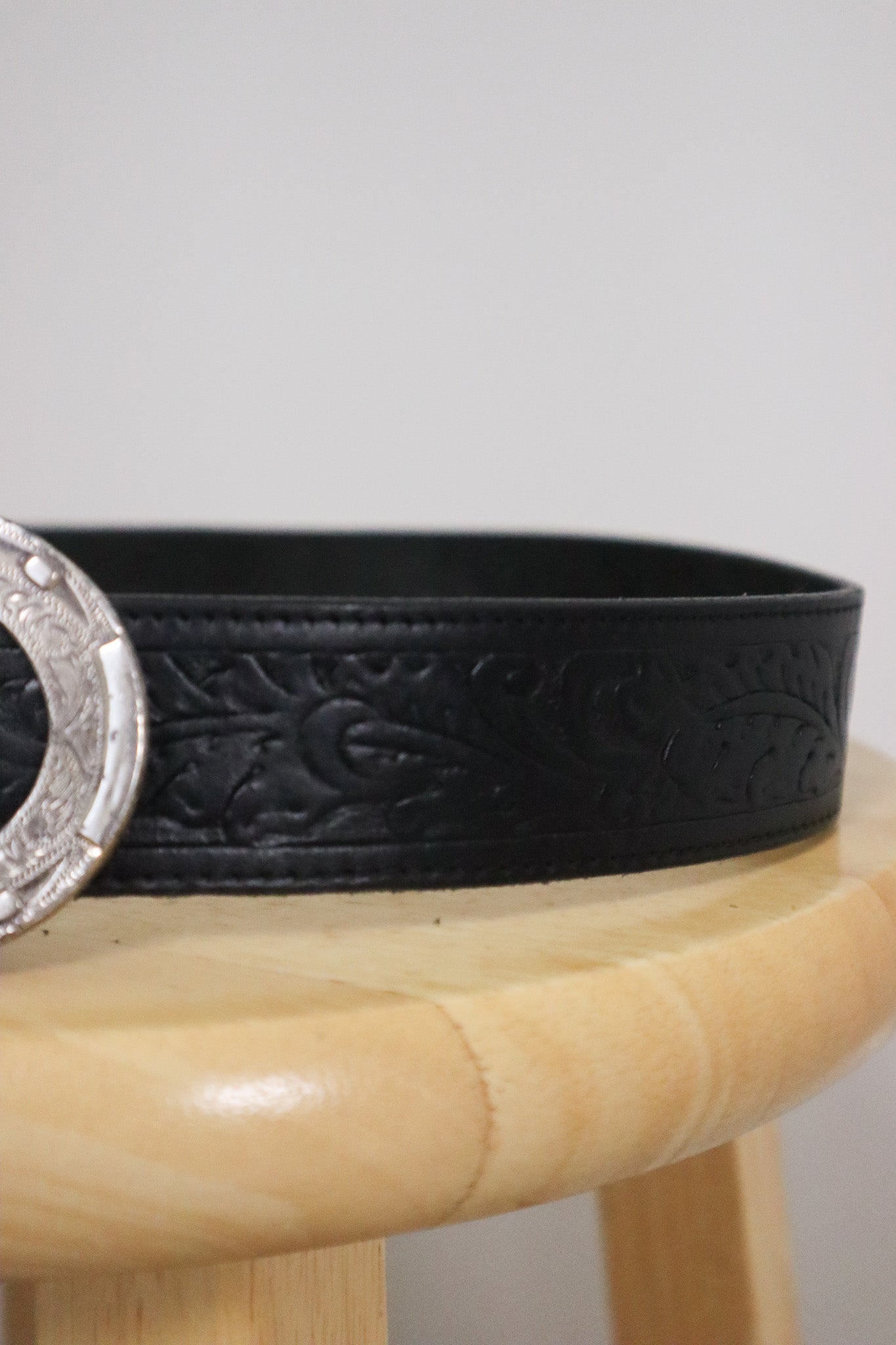 Vintage x Leather Horseshoe Belt (M)