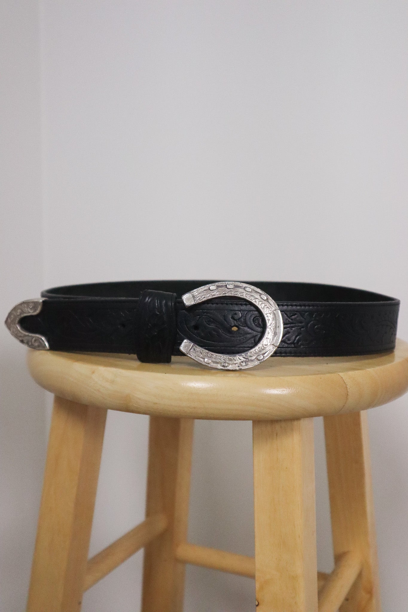 Vintage x Leather Horseshoe Belt (M)