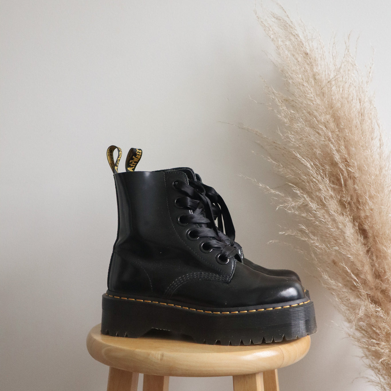 Doc Marten x Platform Leather Boots (W8/8.5)