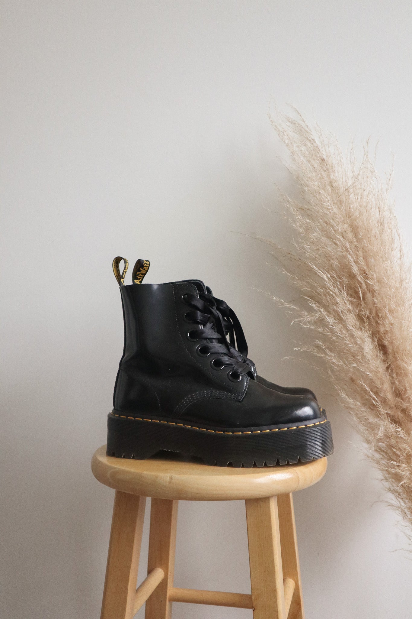 Doc Marten x Platform Leather Boots (W8/8.5)