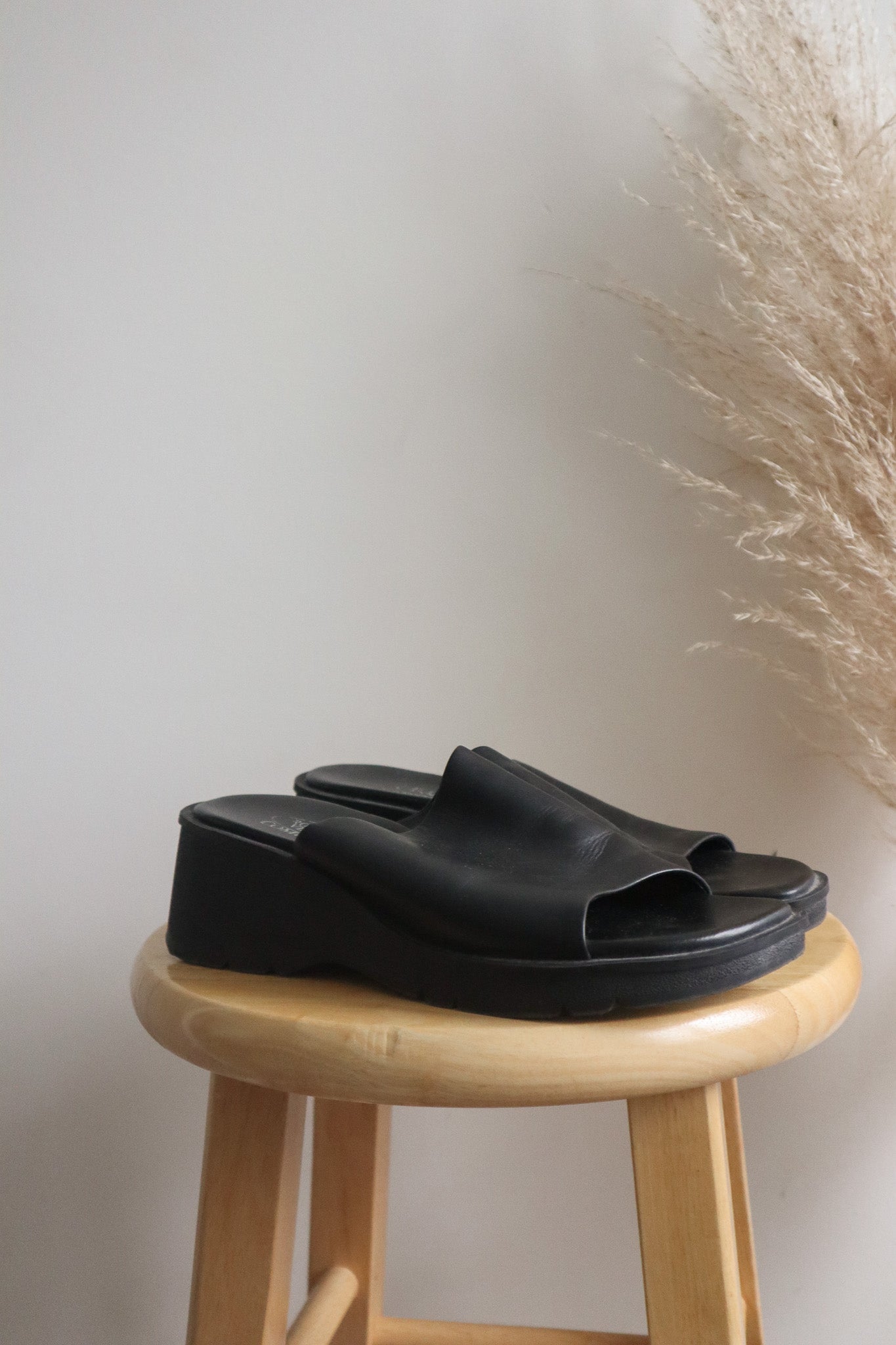 Vintage x Leather Slides (7/7.5)