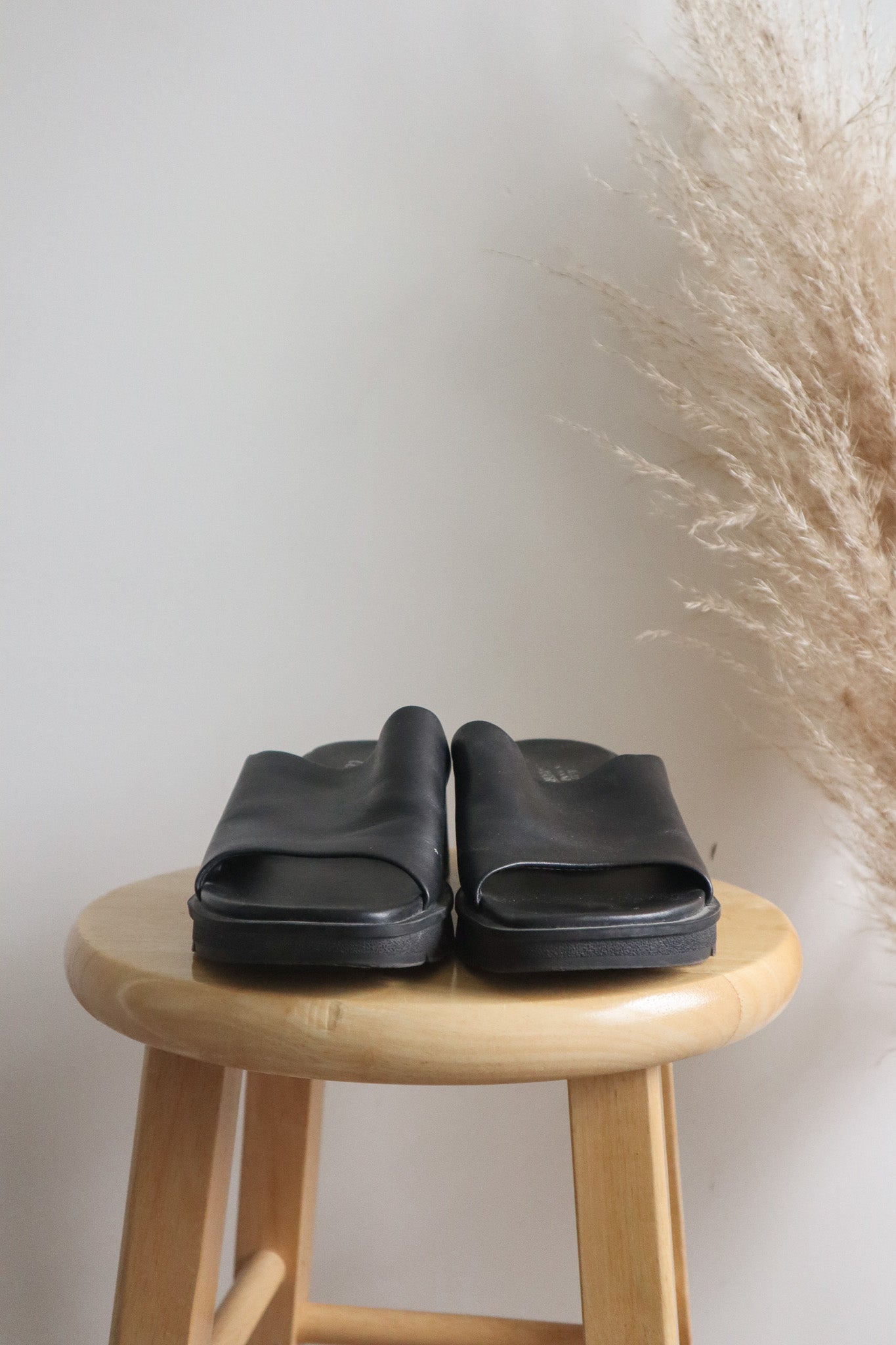 Vintage x Leather Slides (7/7.5)