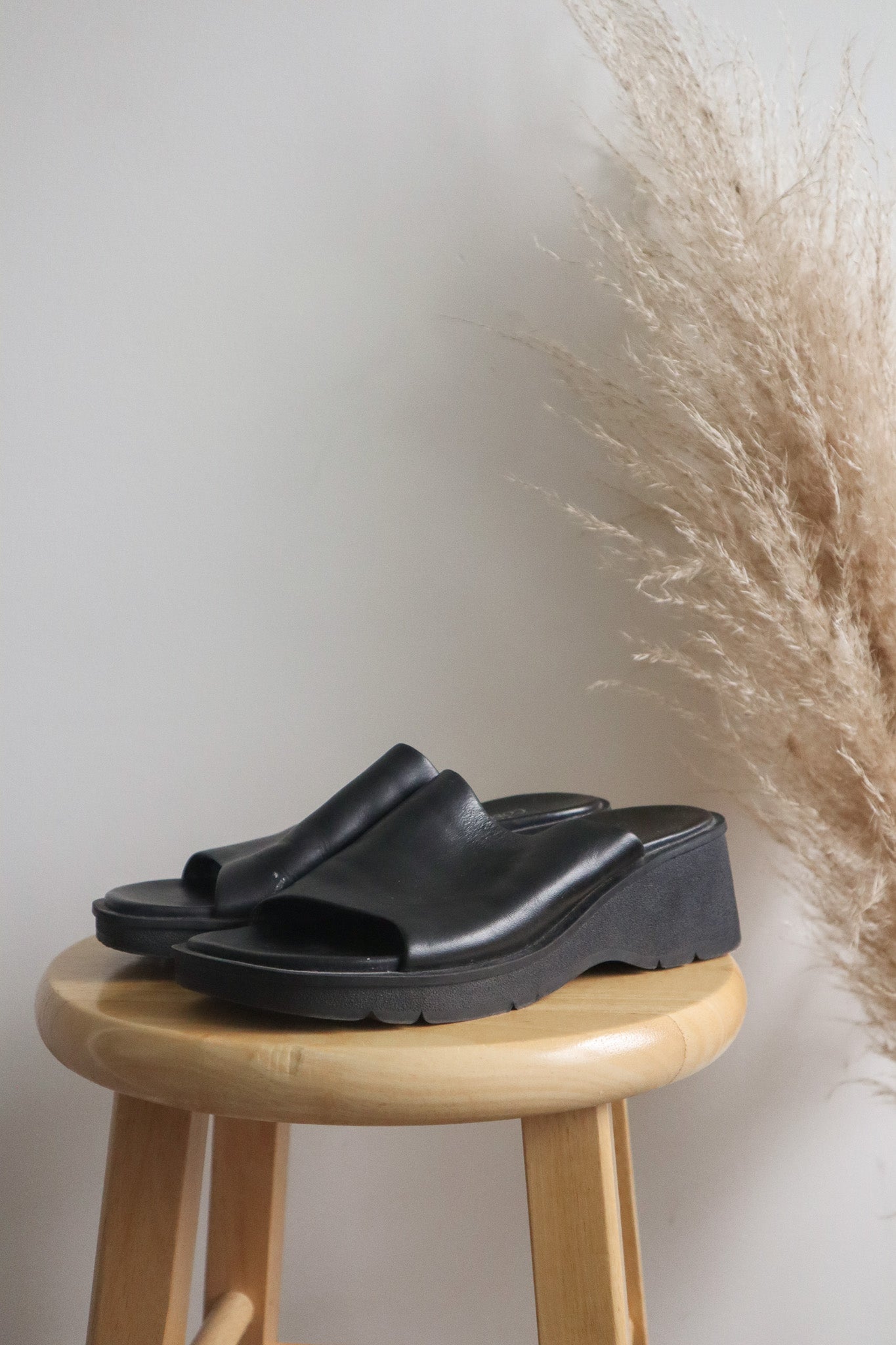 Vintage x Leather Slides (7/7.5)
