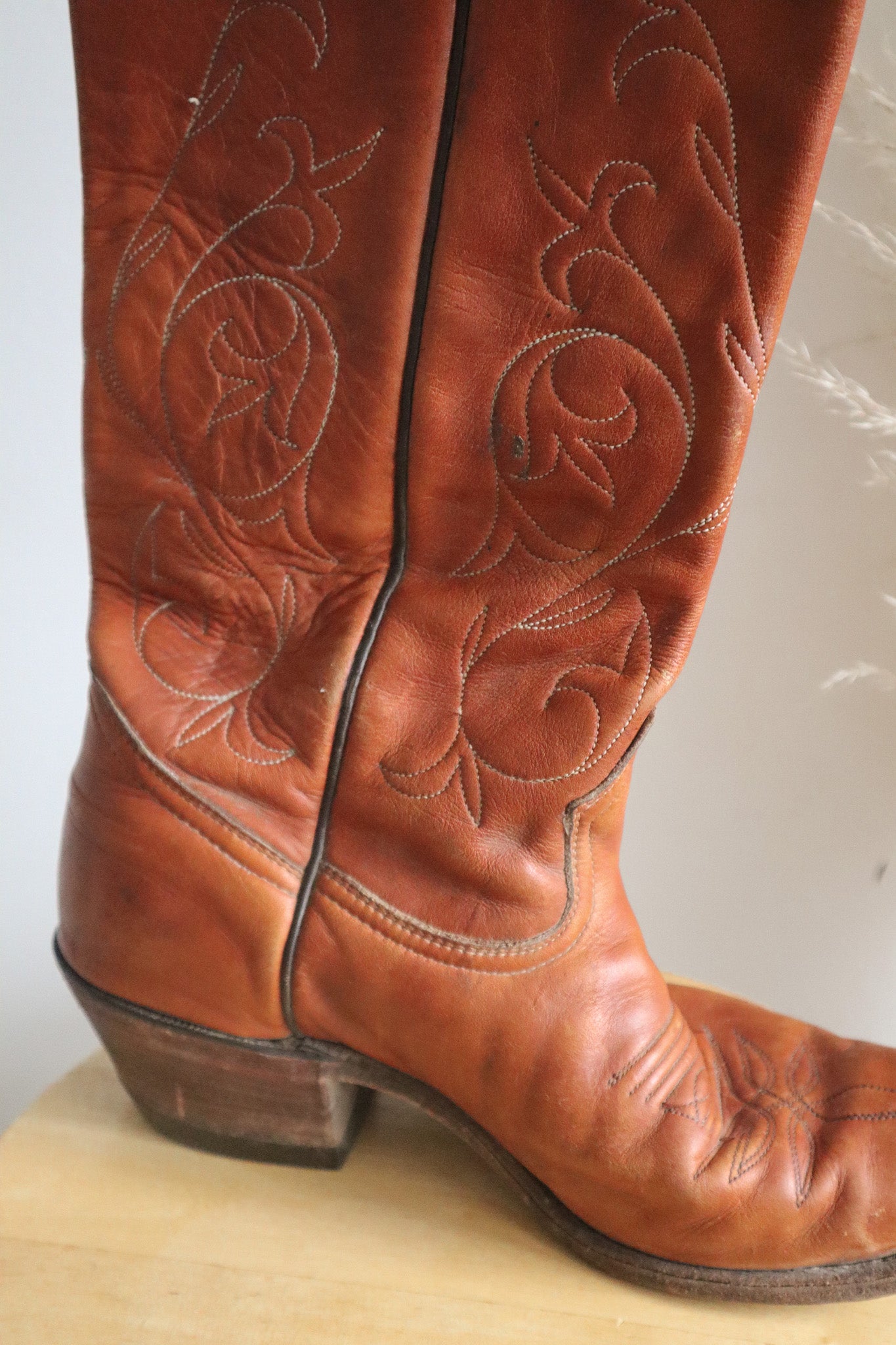 Vintage x Leather Cowgirl Boots (W9/9.5)
