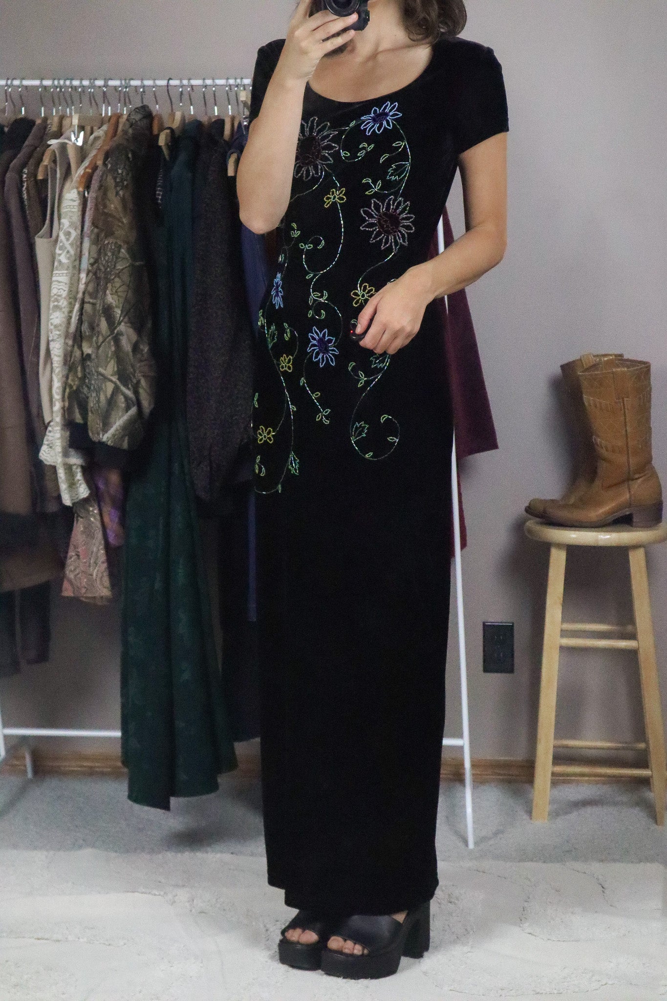 Made in Canada x Vintage x Beaded Velvet Maxi Dress (4/6)
