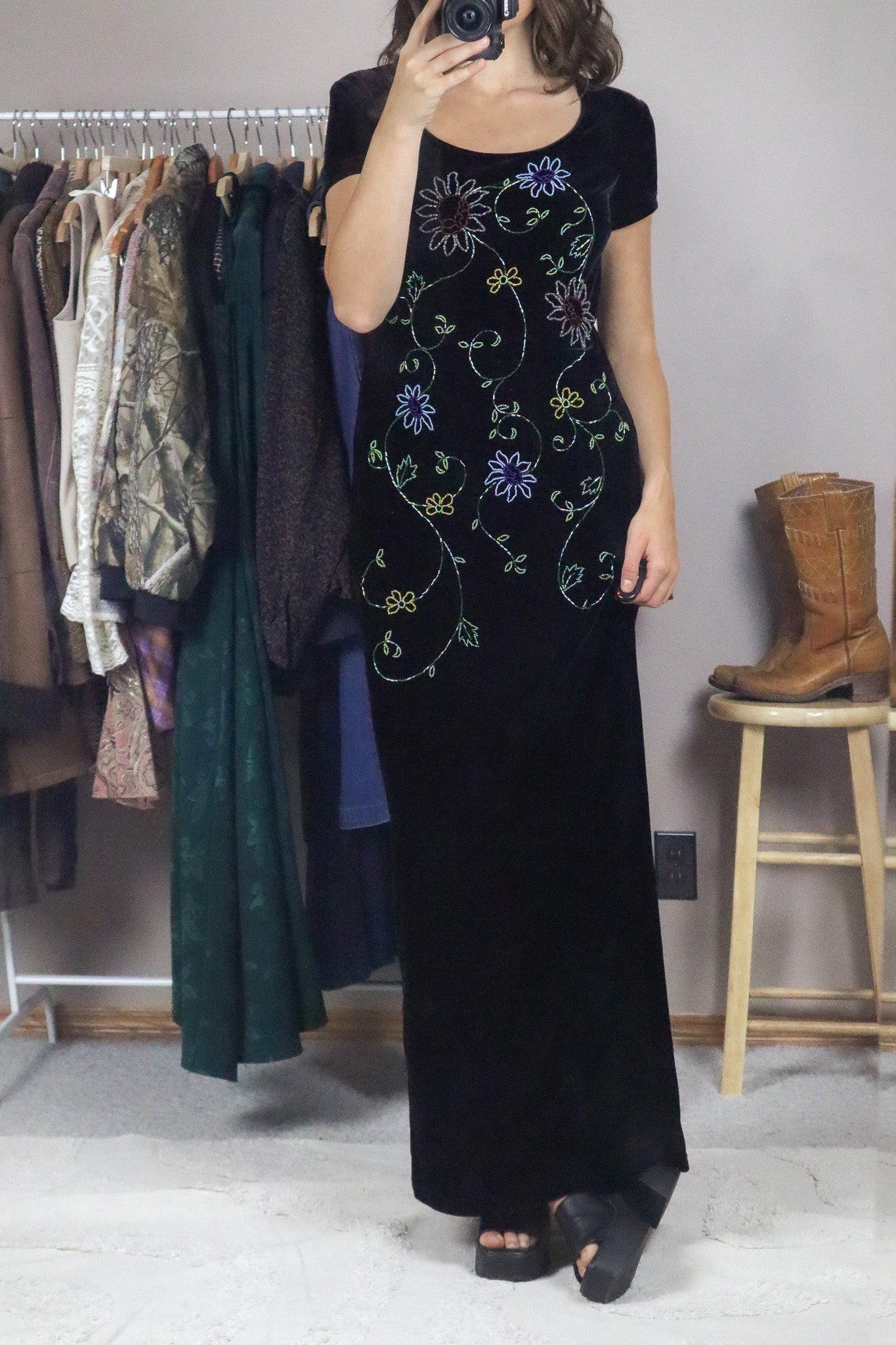 Made in Canada x Vintage x Beaded Velvet Maxi Dress (4/6)