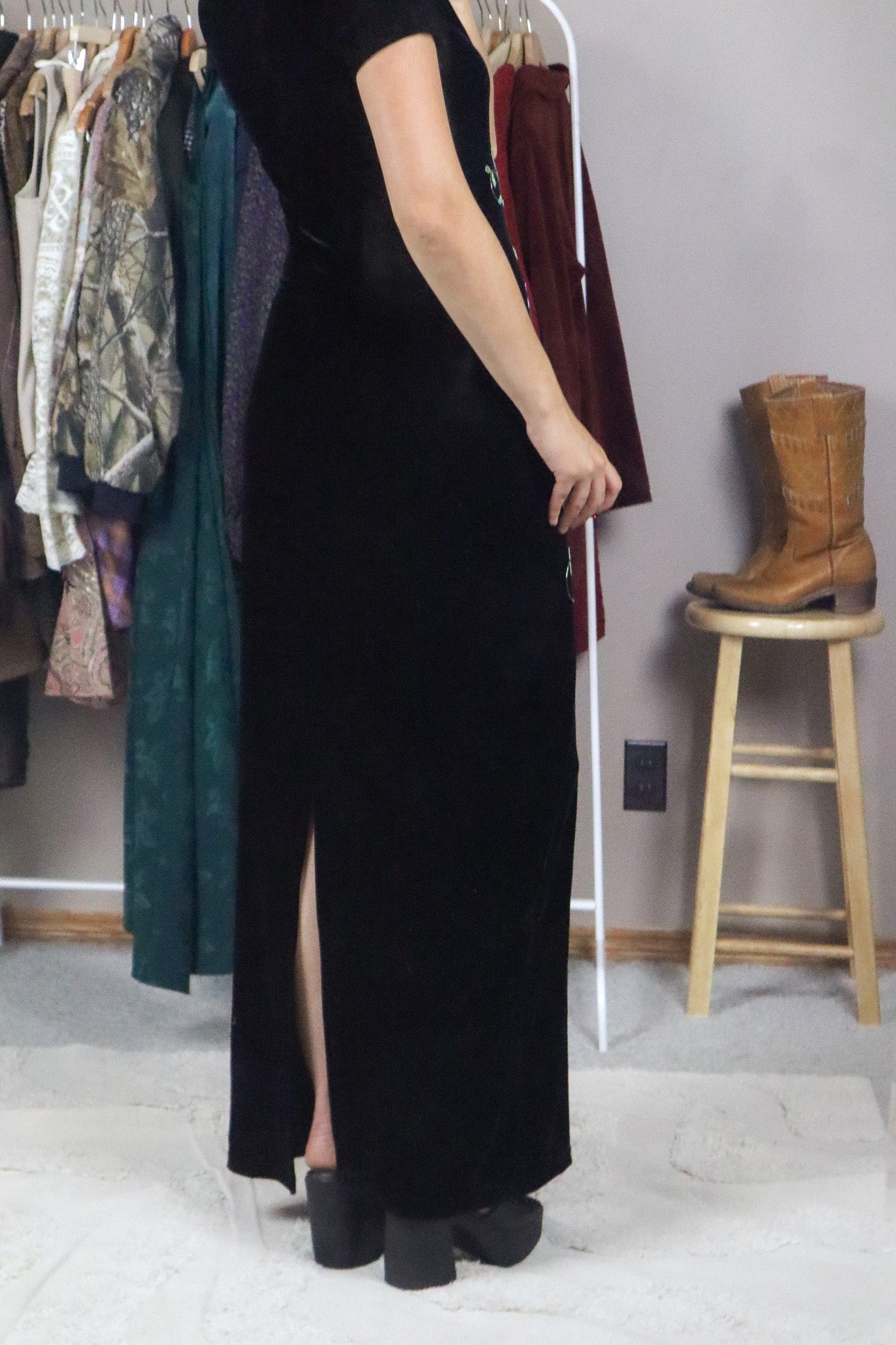 Made in Canada x Vintage x Beaded Velvet Maxi Dress (4/6)