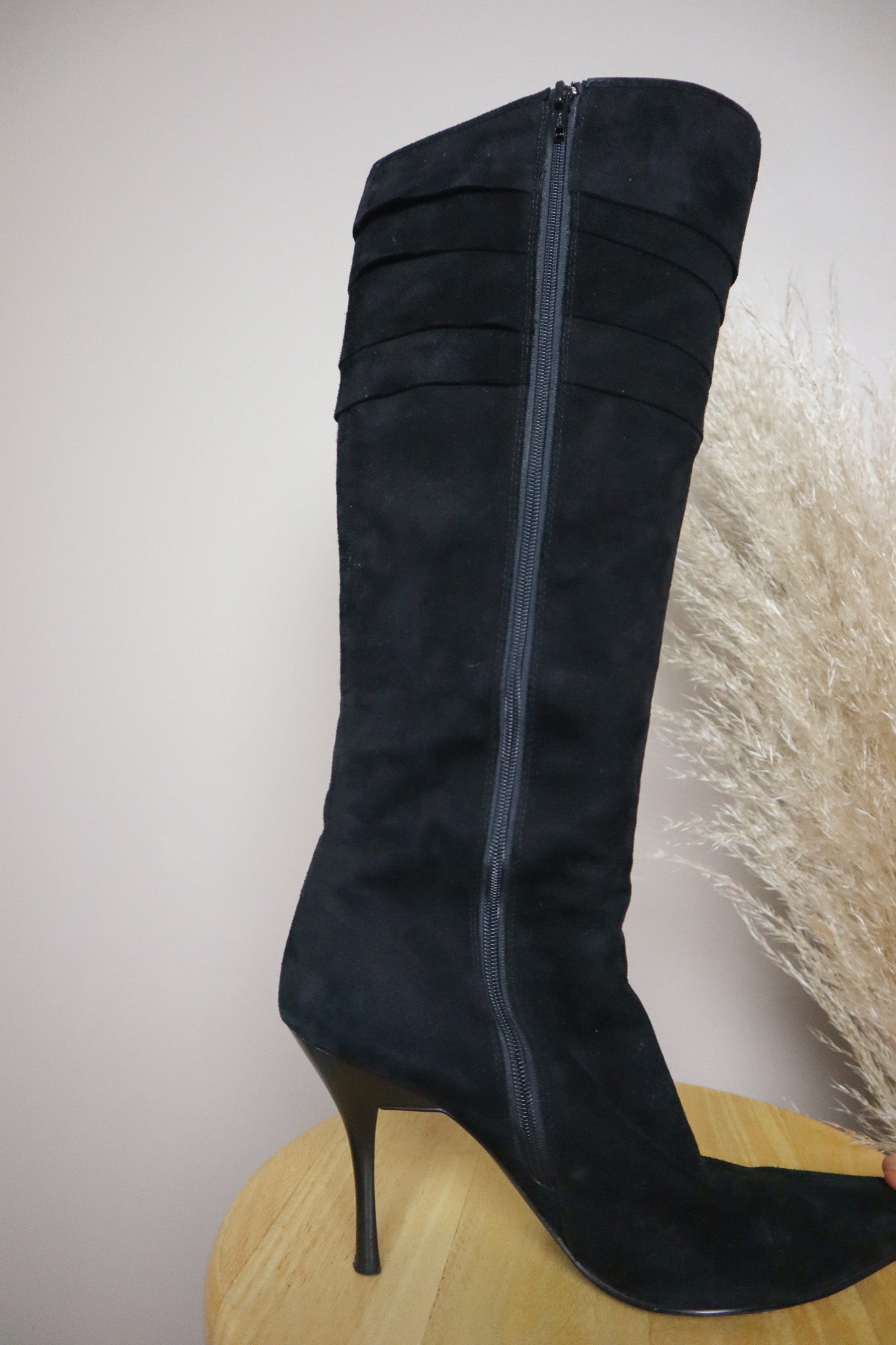 Vintage x Suede Boots (6/6.5)