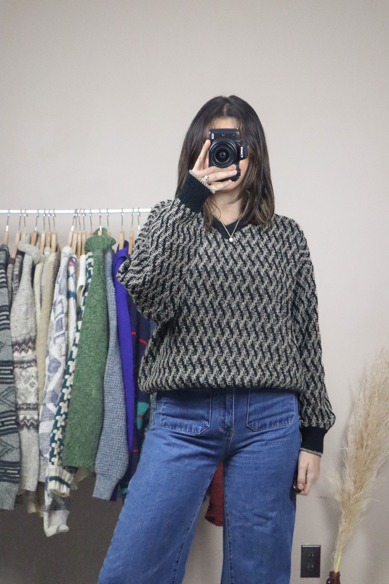 Made in Korea x Vintage x Textured V-Neck (S/M)