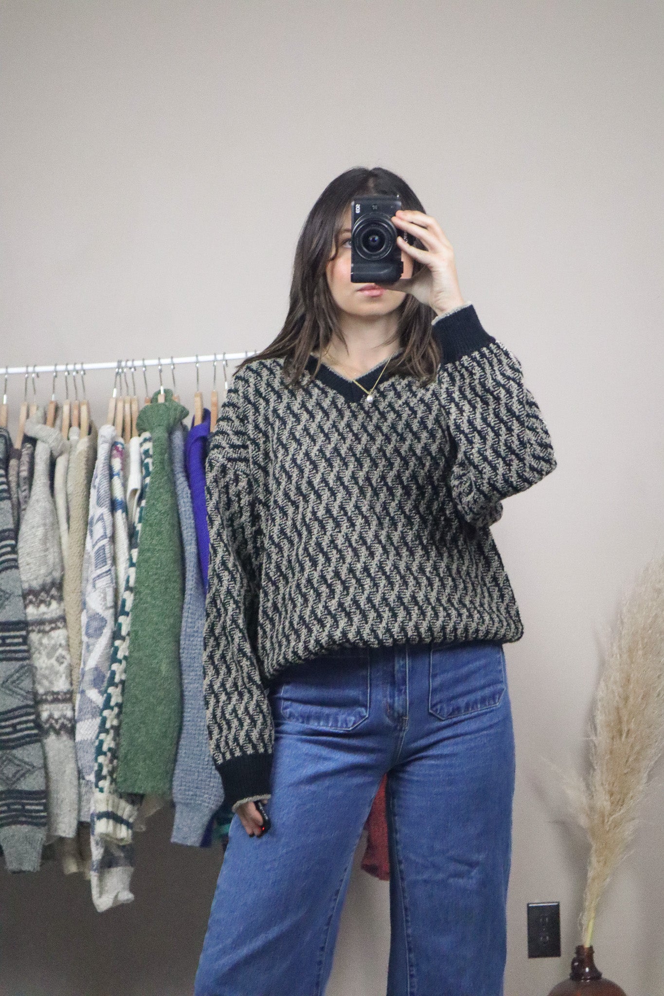 Made in Korea x Vintage x Textured V-Neck (S/M)