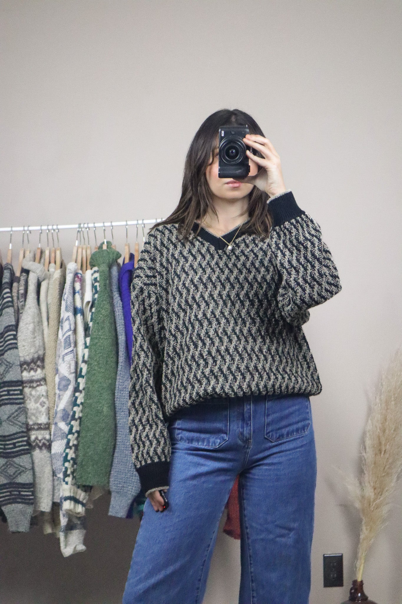 Made in Korea x Vintage x Textured V-Neck (S/M)