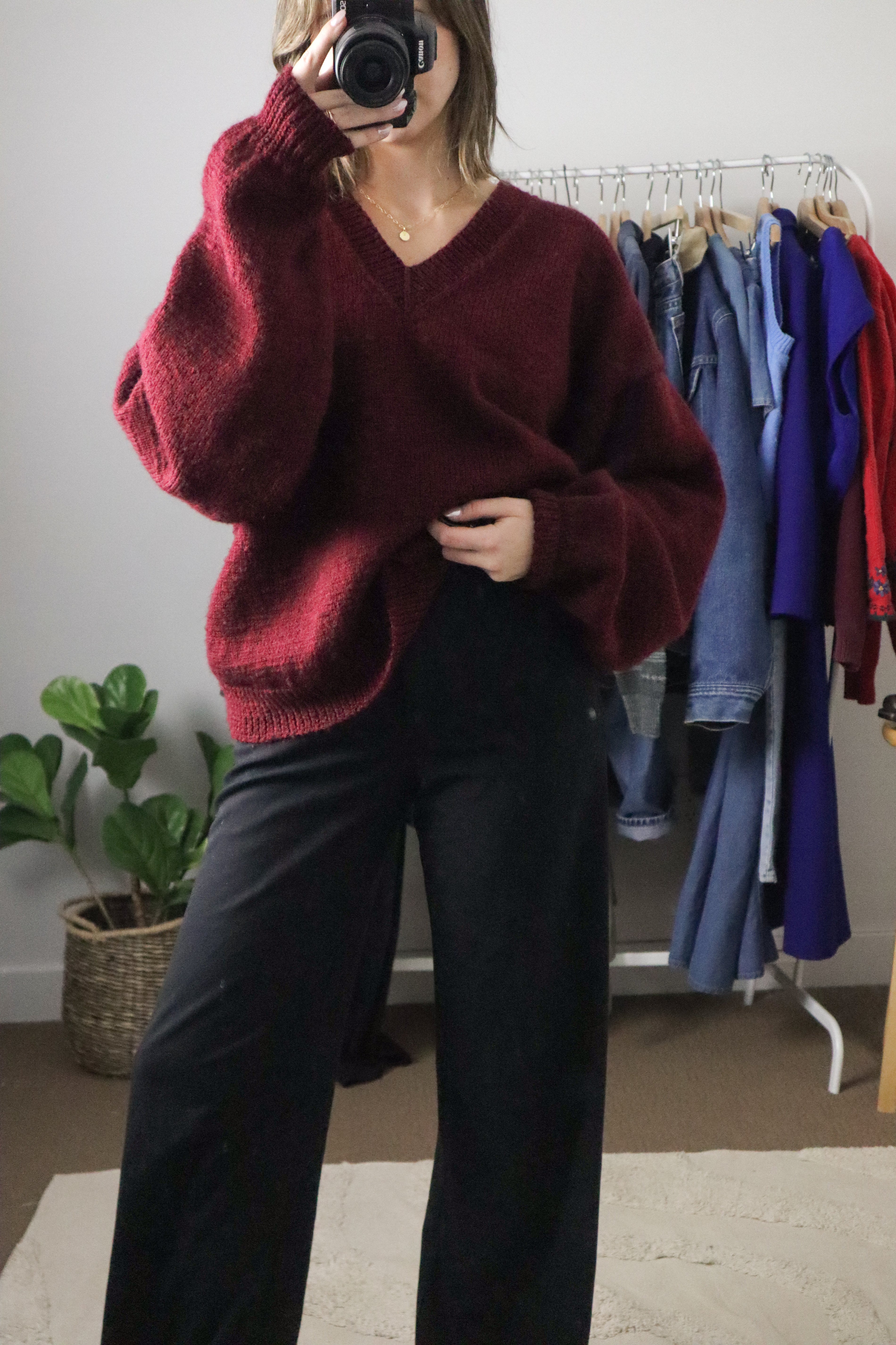 Hand Knit x V-Neck Sweater (S-L)