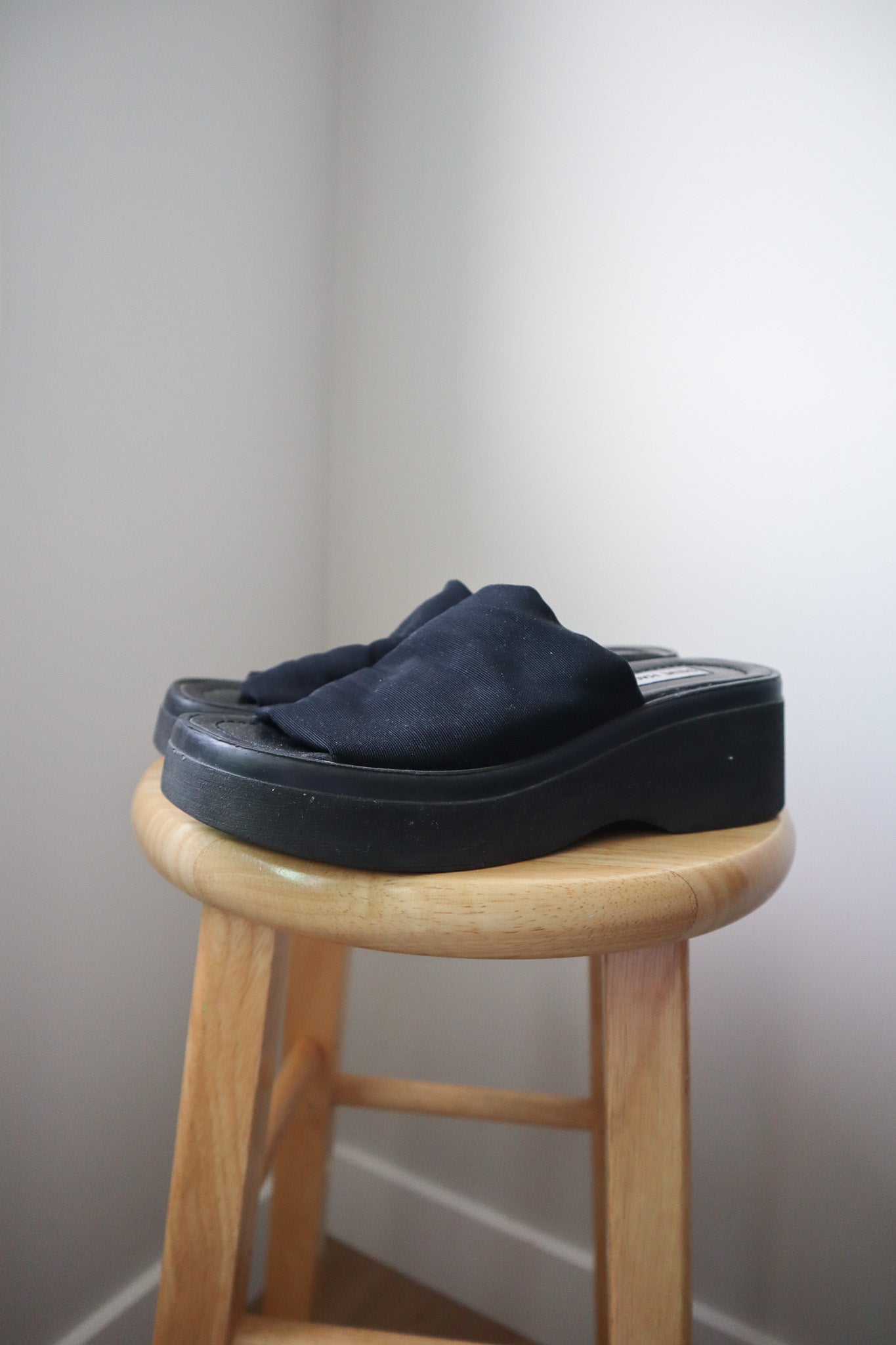 Vintage x Steve Madden Platform Slides (6.5)