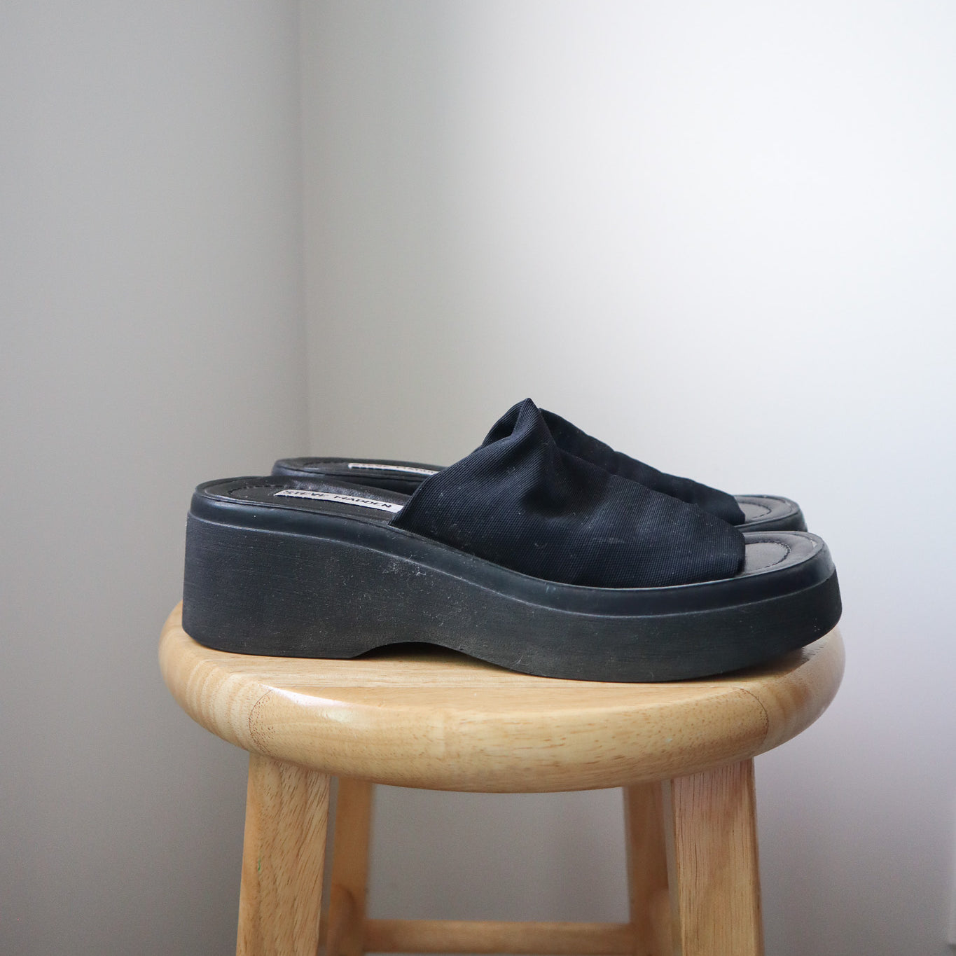 Vintage x Steve Madden Platform Slides (6.5)