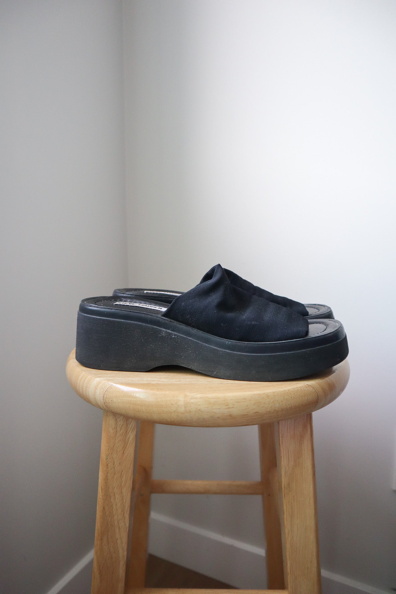 Vintage x Steve Madden Platform Slides (6.5)