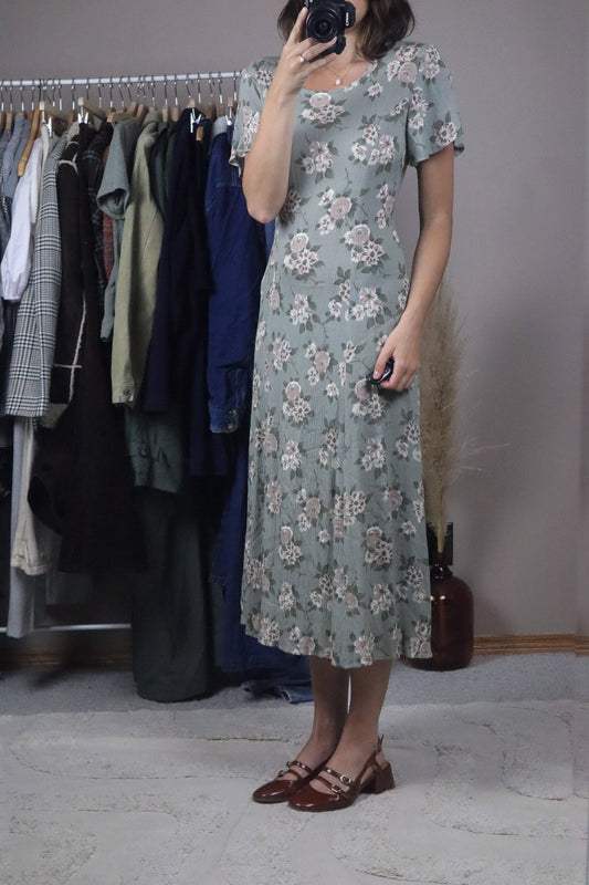 Vintage x Floral Dress (4/6)