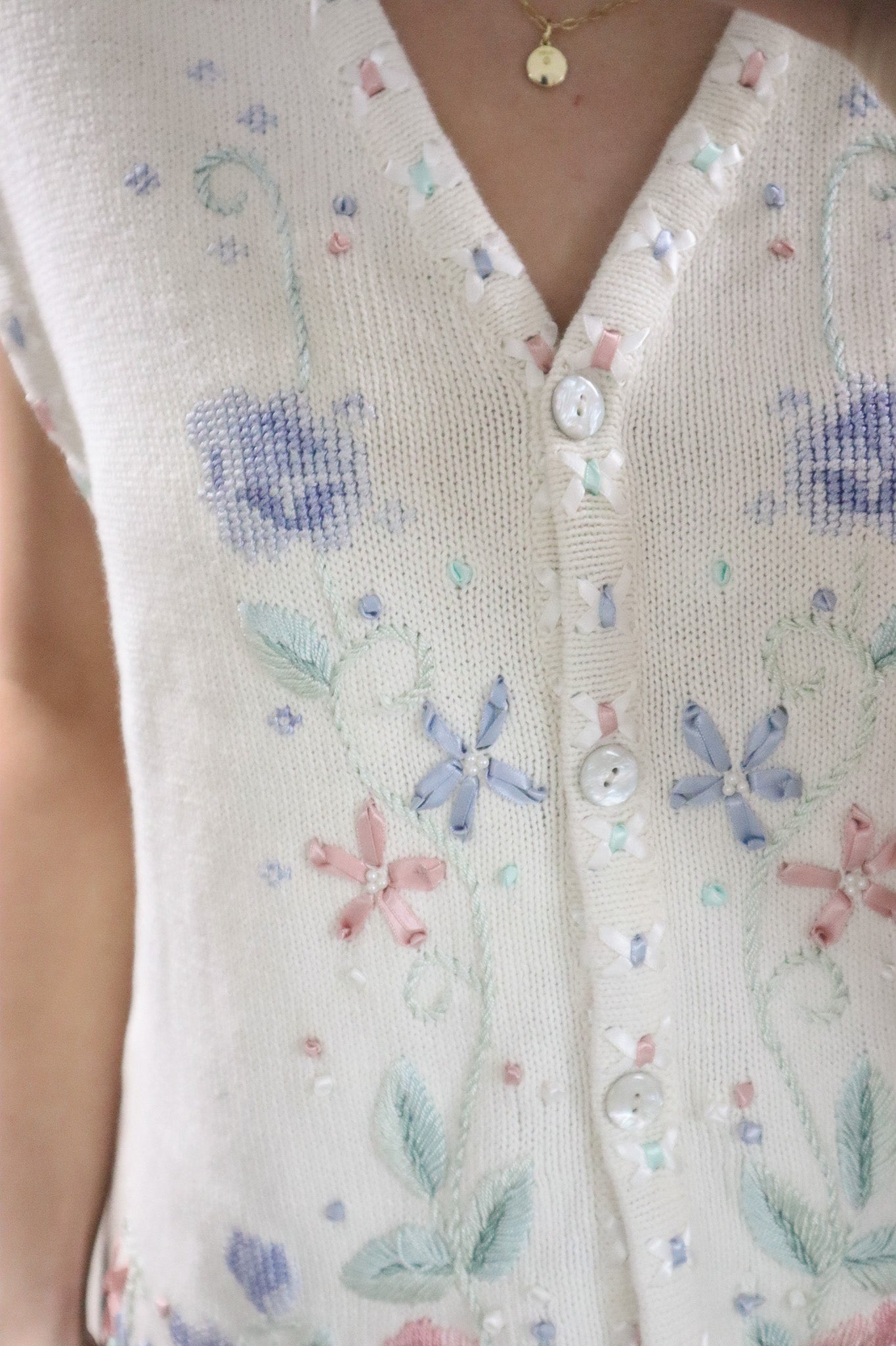 Vintage x Beaded/Cross-stitch/Embroidered Vest (M/L)