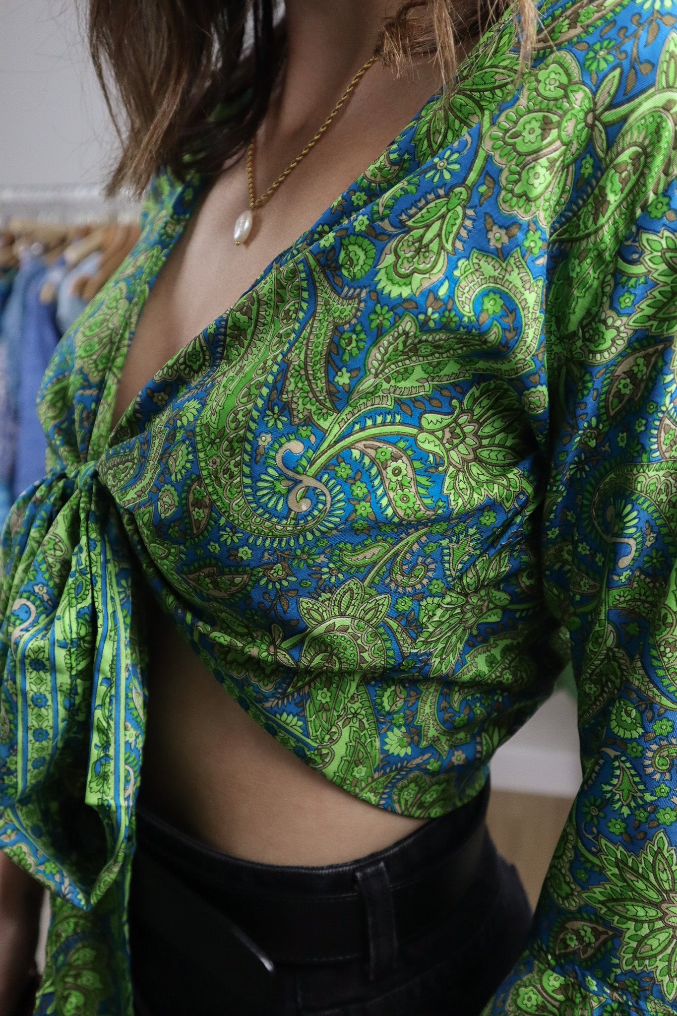 Made in Nepal x Cropped Silk Blend Patterned Tie Top (S)